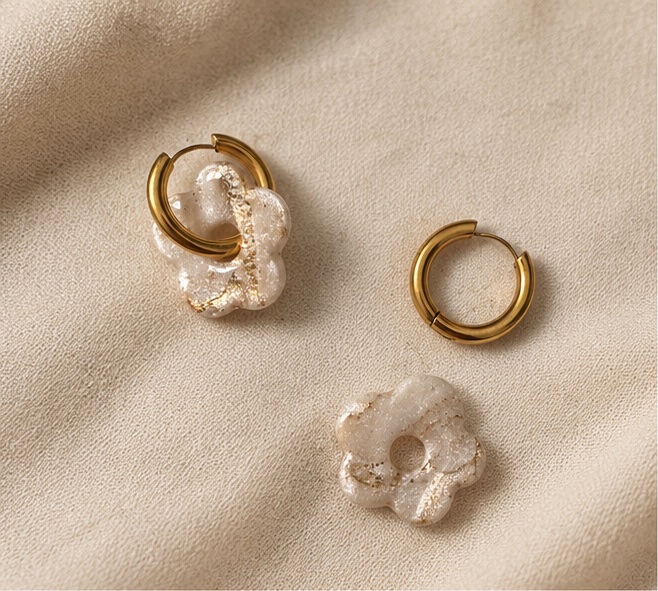 Créoles fleur amovible - vue 5 - bijou artisanal Tipoïa Bijoux
