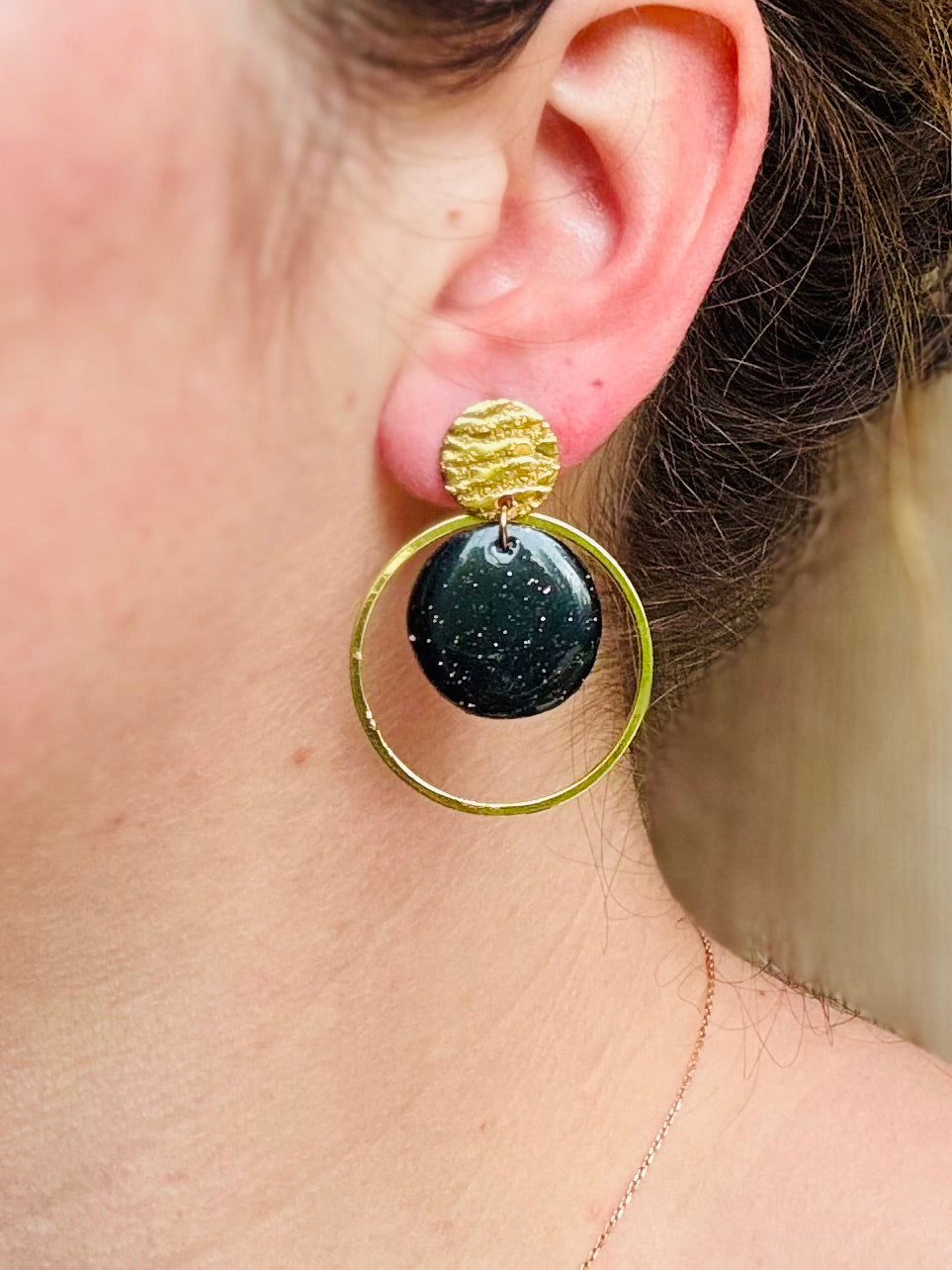 Boucles d'oreilles 'Loya Dorée' - vue 7 - bijou artisanal Tipoïa Bijoux