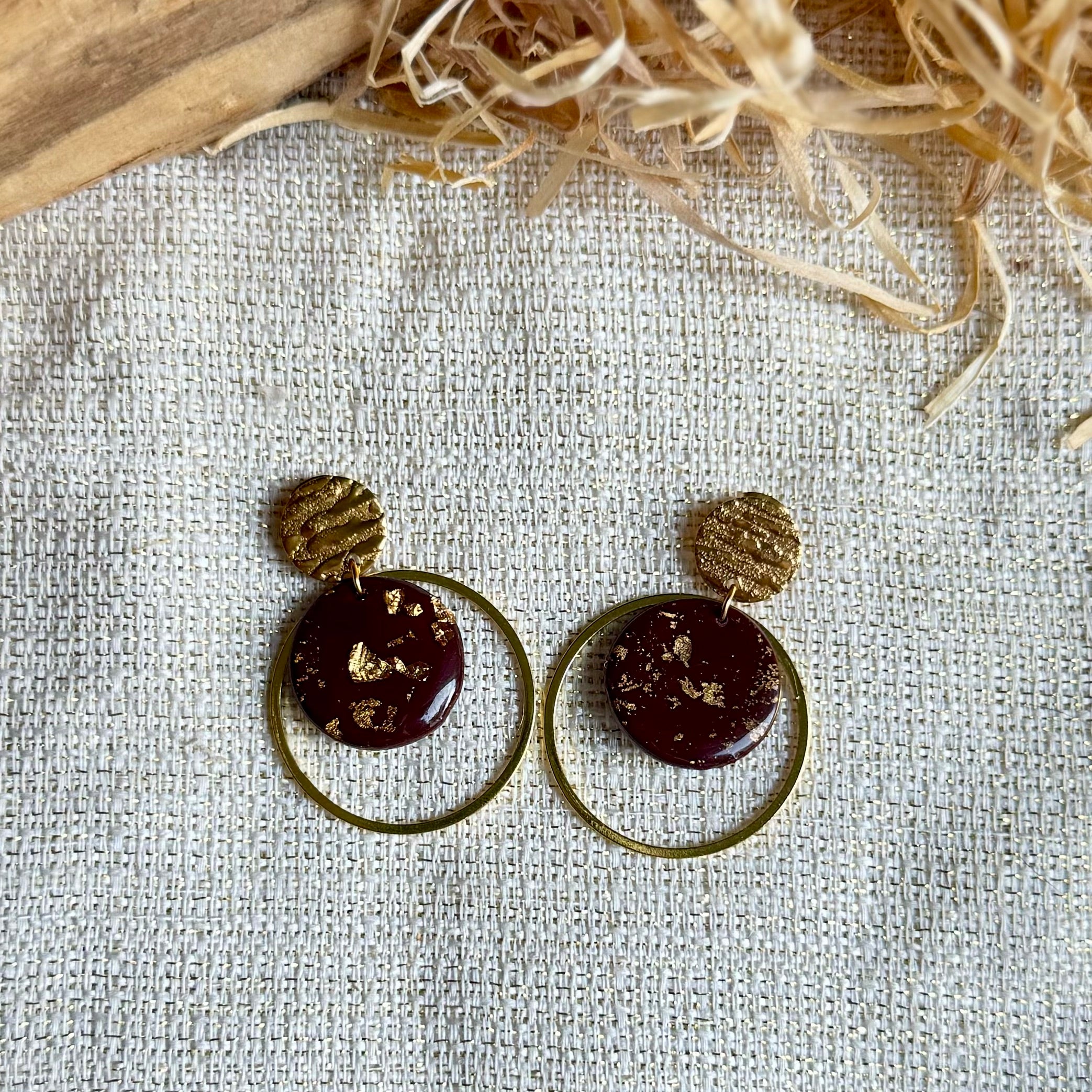 Boucles d'oreilles 'Loya Dorée' - vue 9 - bijou artisanal Tipoïa Bijoux