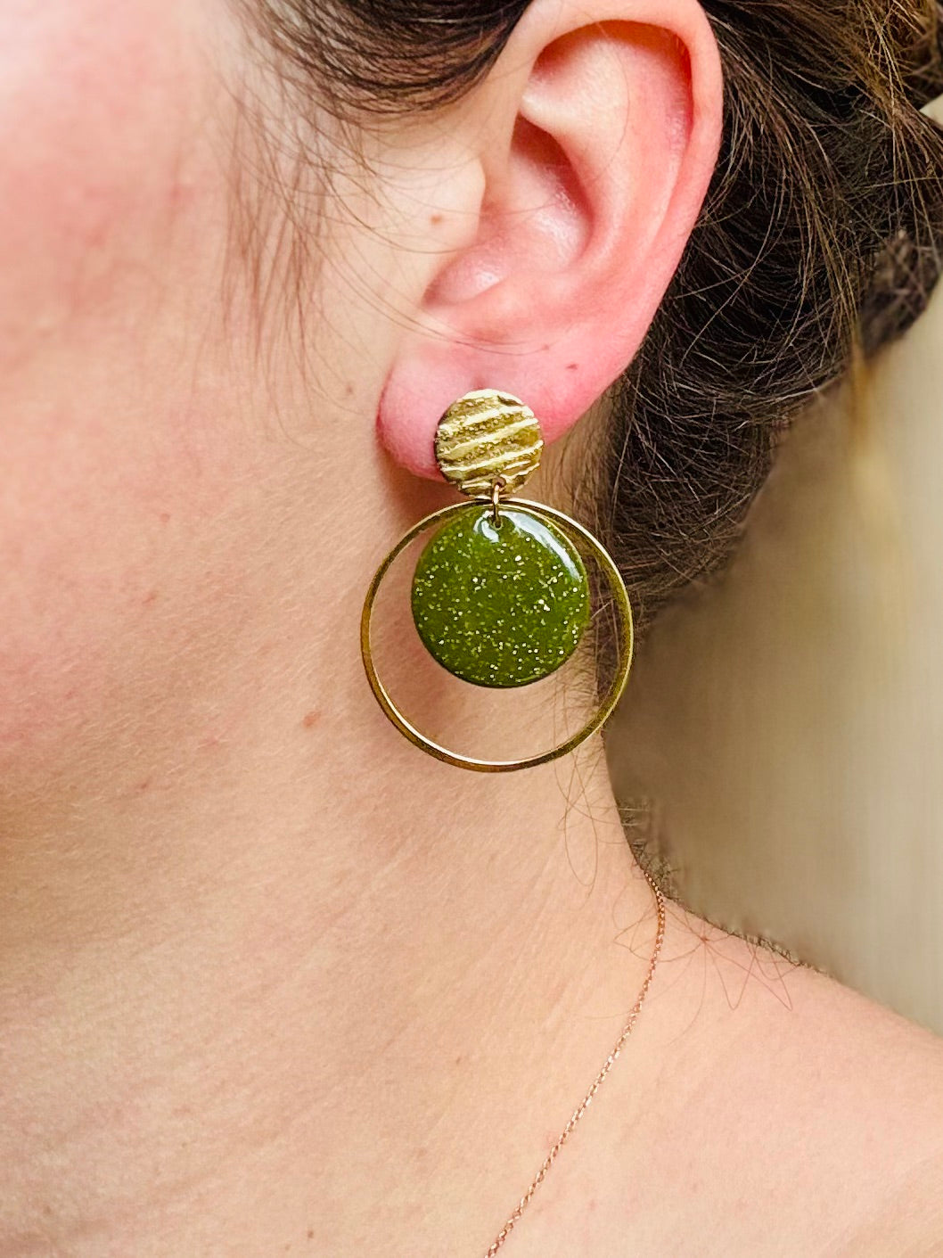 Boucles d'oreilles 'Loya Dorée' - vue 10 - bijou artisanal Tipoïa Bijoux