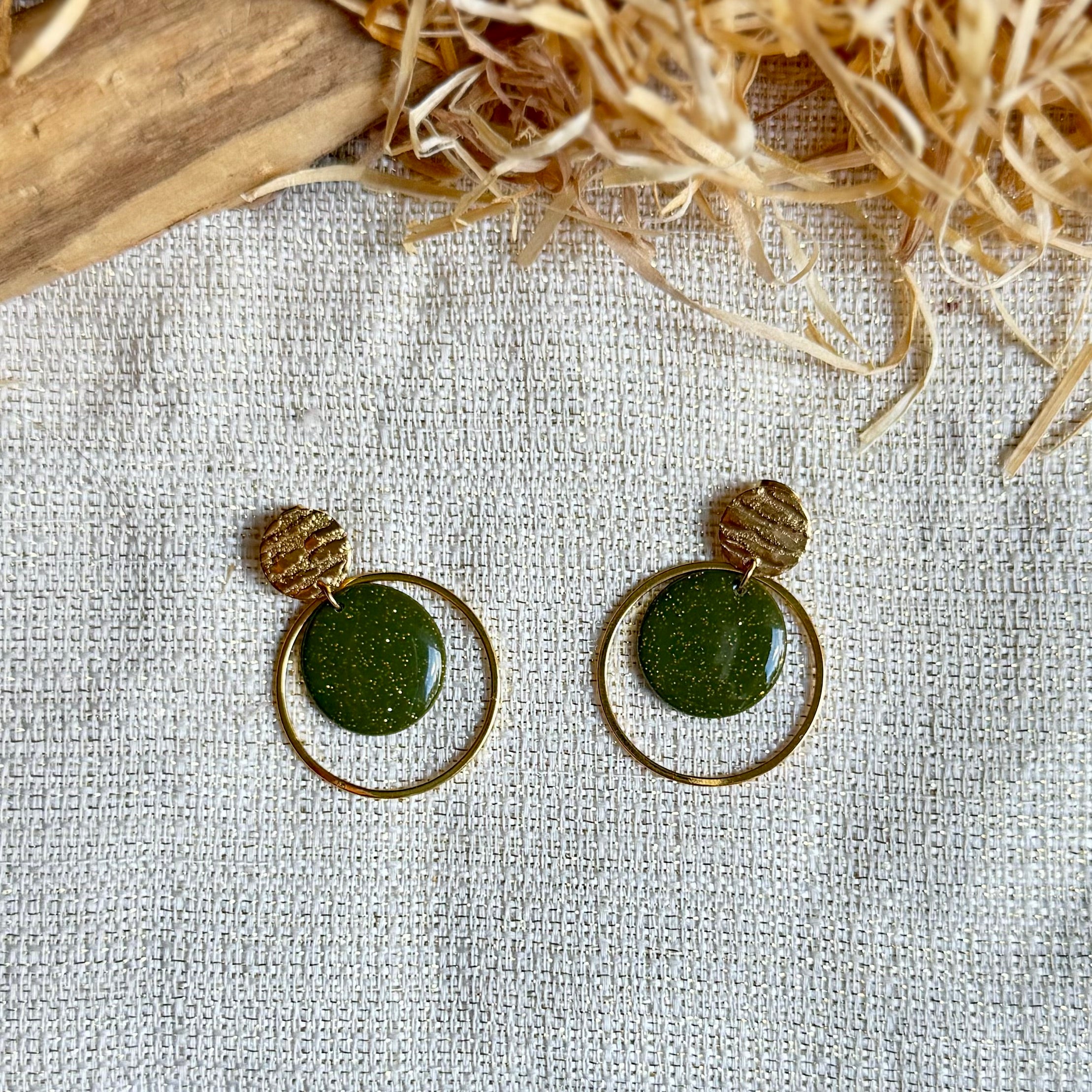 Boucles d'oreilles 'Loya Dorée' - vue 11 - bijou artisanal Tipoïa Bijoux