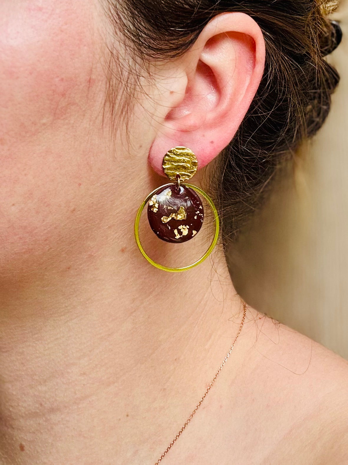 Boucles d'oreilles 'Loya Dorée' - vue 12 - bijou artisanal Tipoïa Bijoux