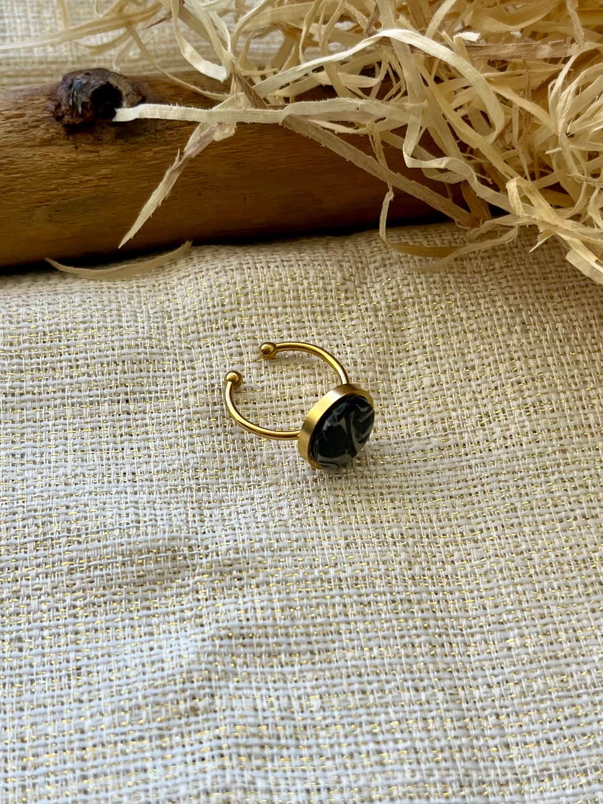Bague Simple Ajustable - vue 2 - bijou artisanal Tipoïa Bijoux