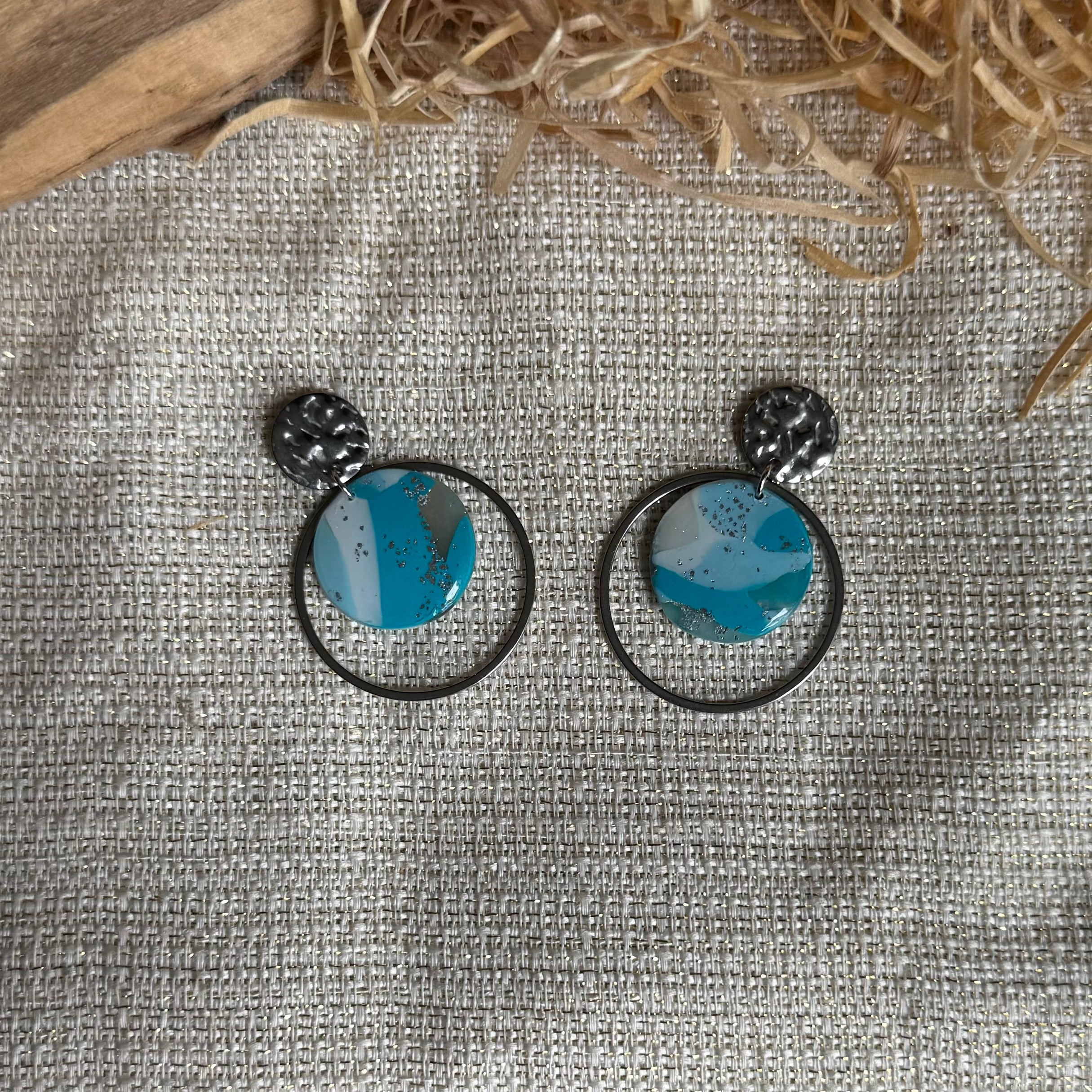 Boucles d'oreilles 'Loya Argenté' — vue 5 — bijou artisanal Tipoïa Bijoux