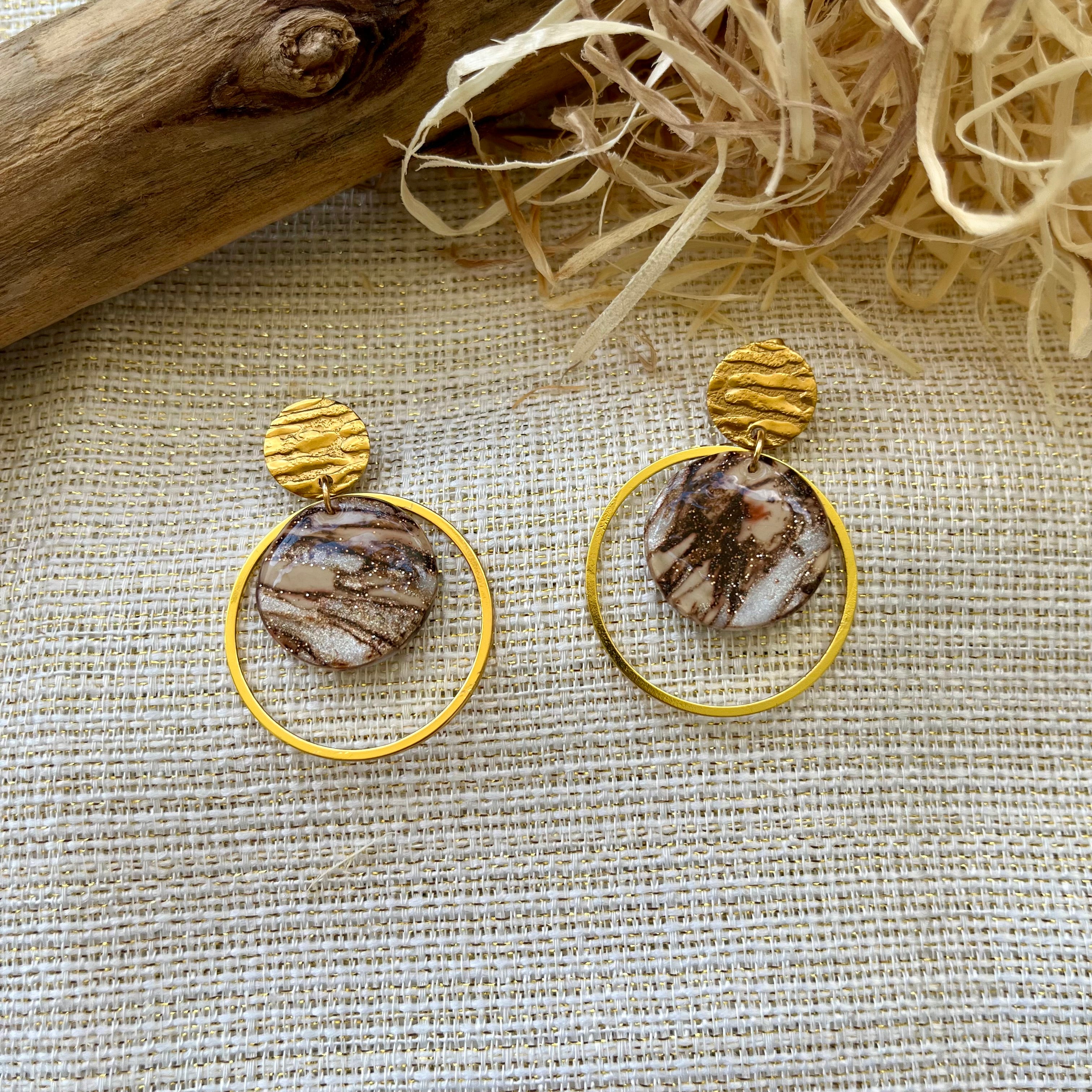 Boucles d'oreilles 'Loya Dorée' — vue 2 — bijou artisanal Tipoïa Bijoux