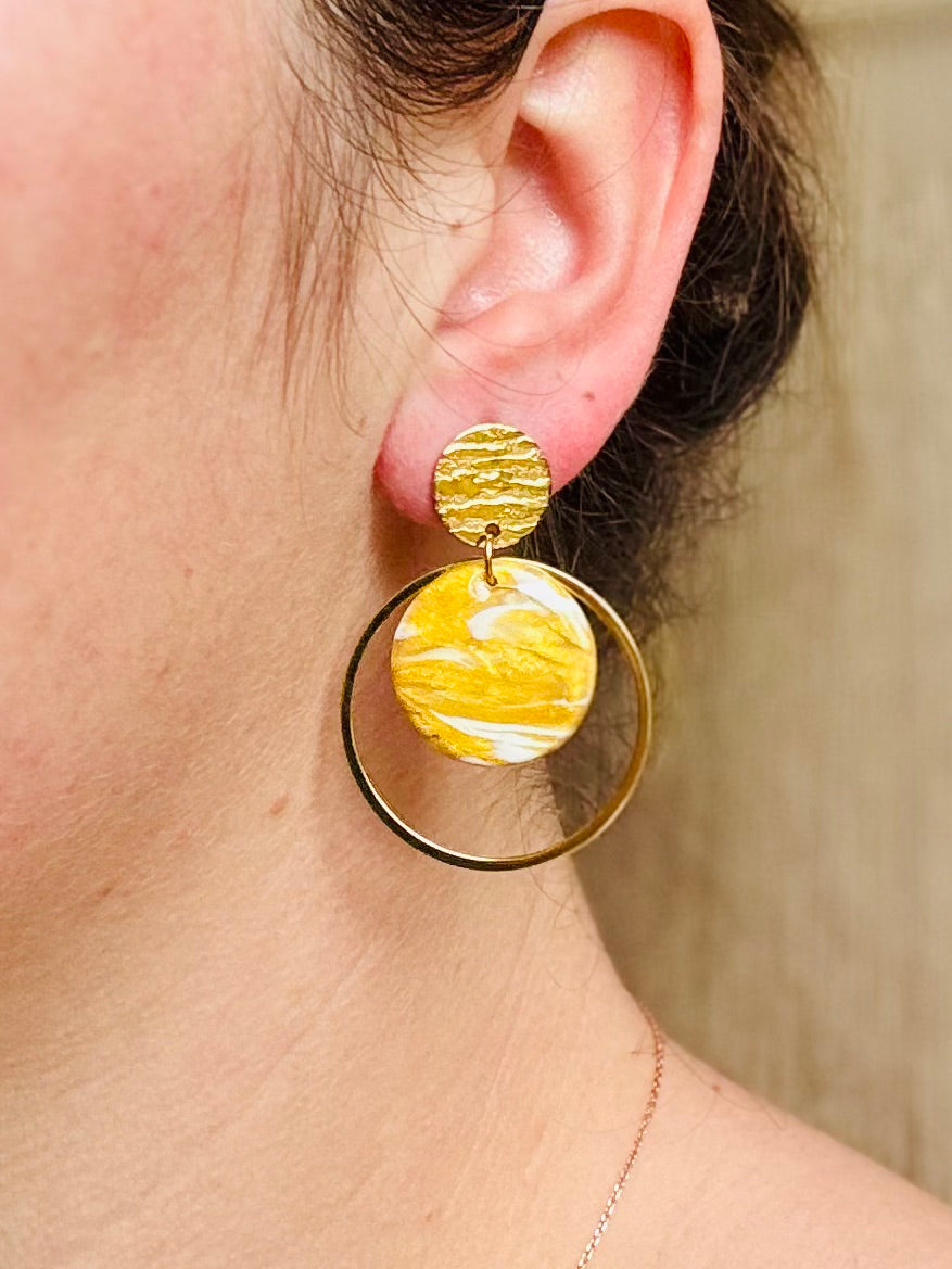 Boucles d'oreilles 'Loya Dorée' — vue 4 — bijou artisanal Tipoïa Bijoux