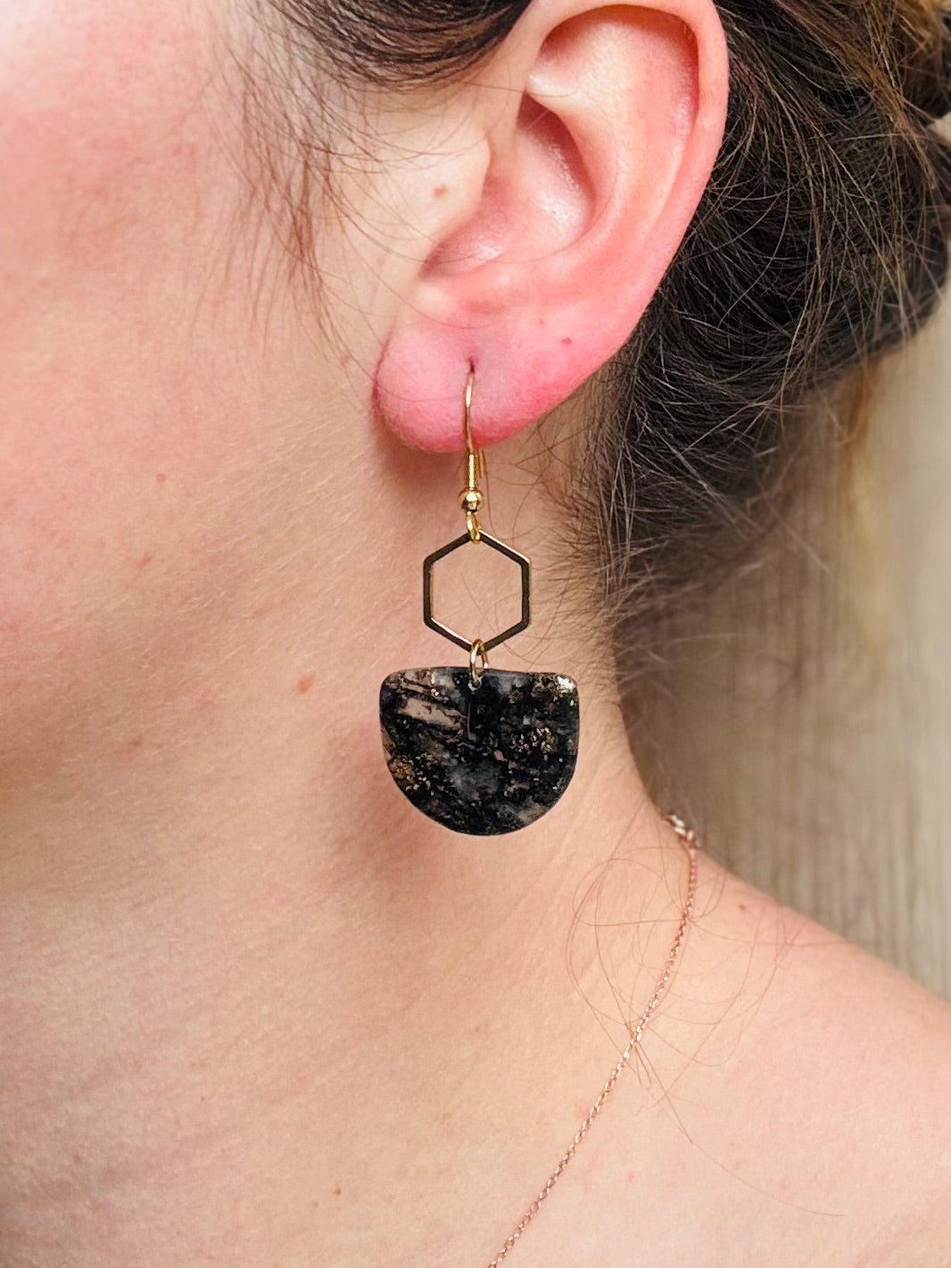 Boucles d'oreilles 'Lyra Oxa' — vue 6 — bijou artisanal Tipoïa Bijoux