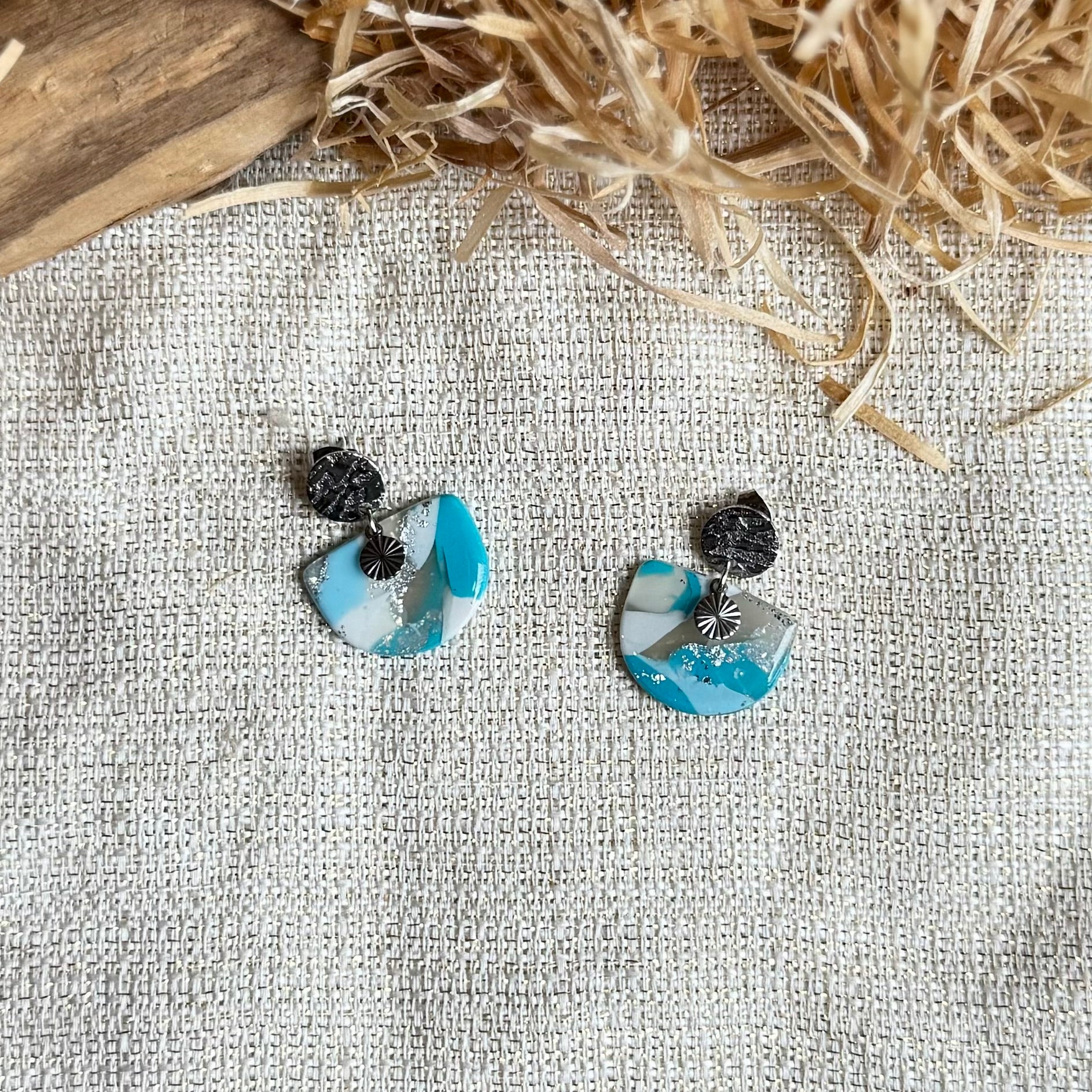 Boucles d'oreilles 'Nira Argenté' — vue 6 — bijou artisanal Tipoïa Bijoux