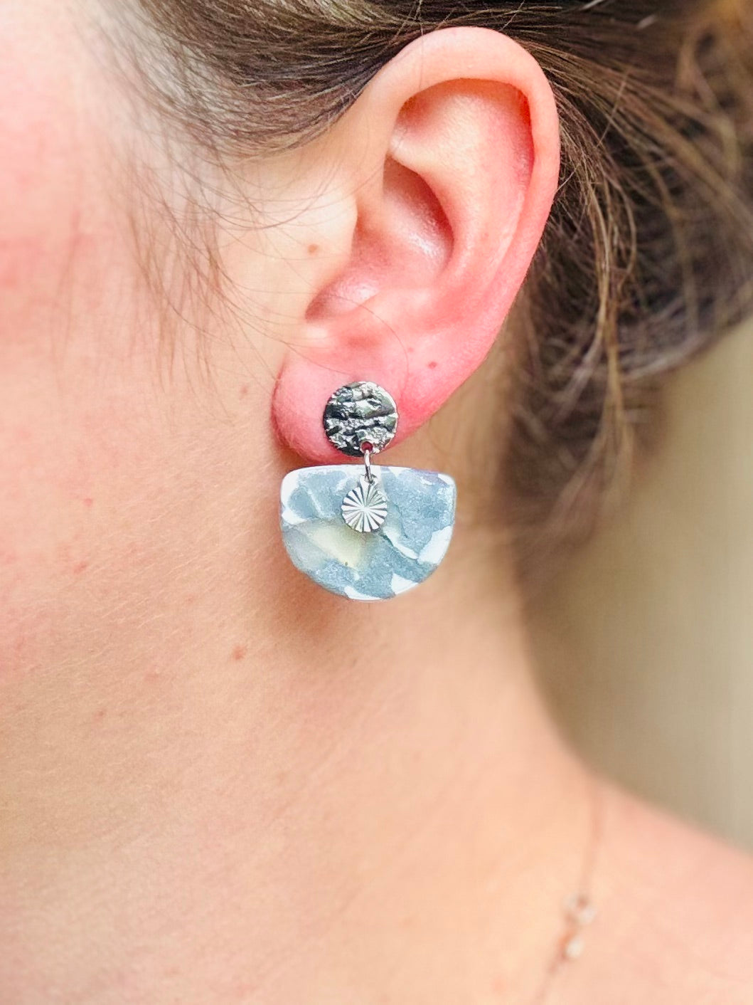 Boucles d'oreilles 'Nira Argenté' — bijou artisanal Tipoïa Bijoux