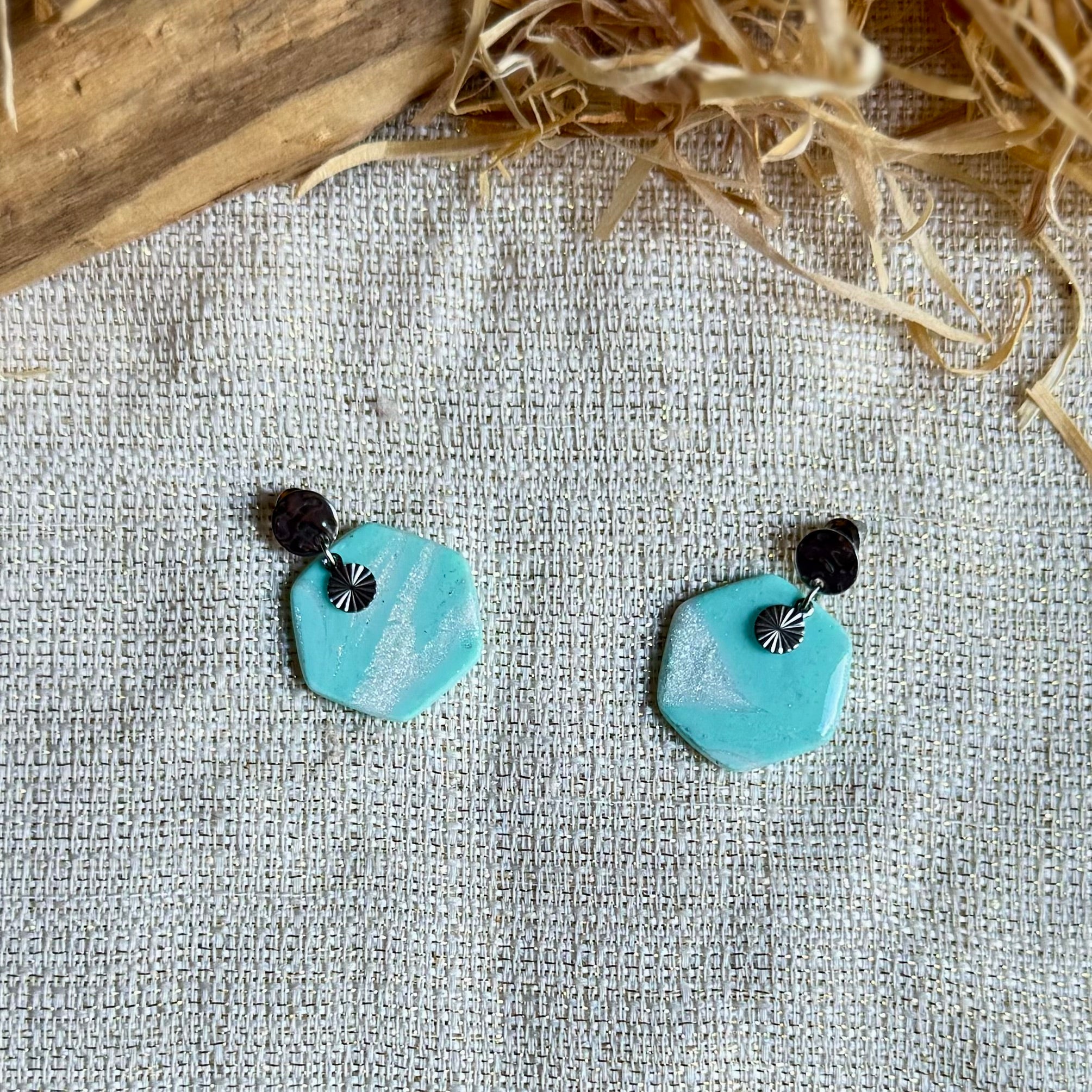 Boucles d'oreilles 'Oxa Argenté' — vue 2 — bijou artisanal Tipoïa Bijoux