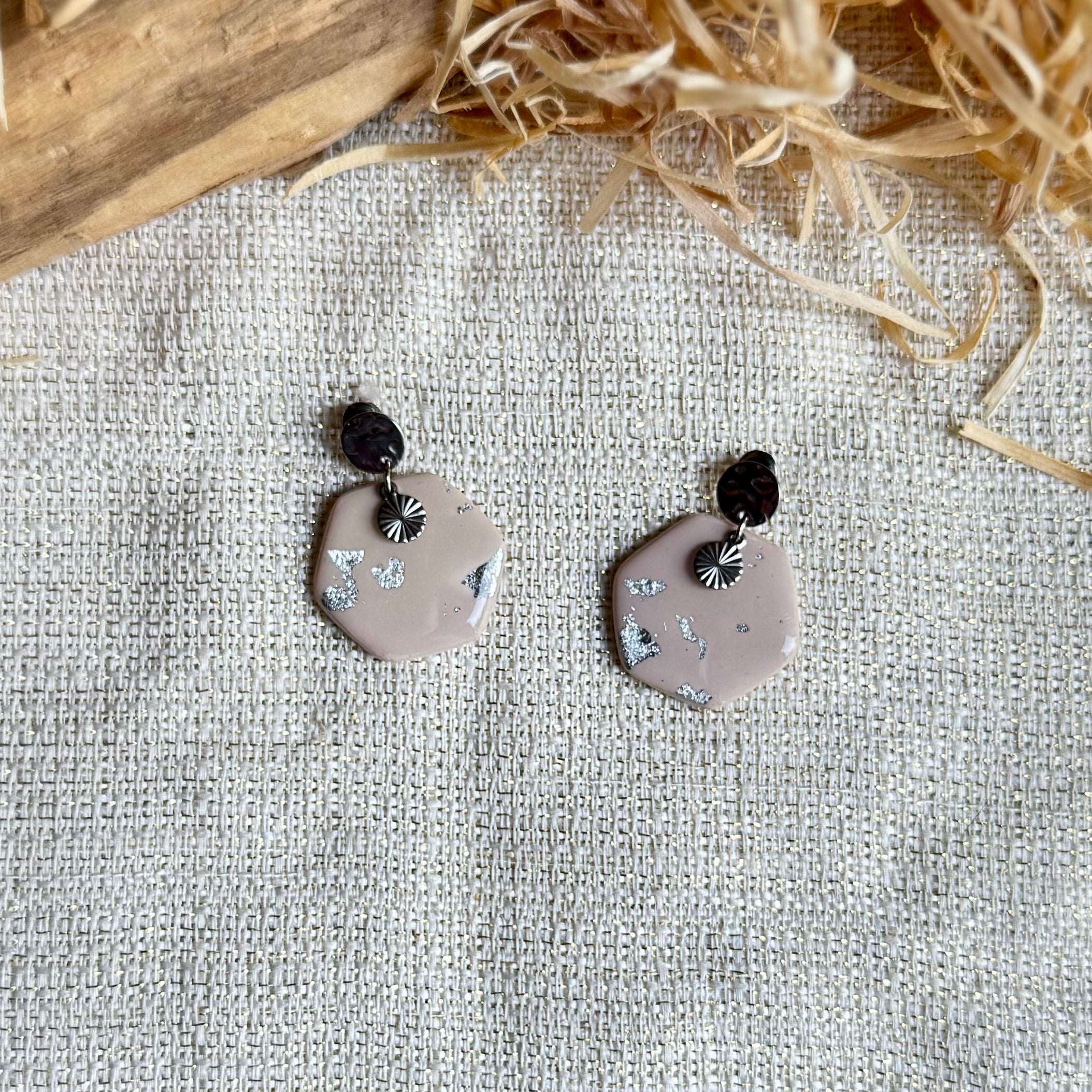 Boucles d'oreilles 'Oxa Argenté' — vue 3 — bijou artisanal Tipoïa Bijoux