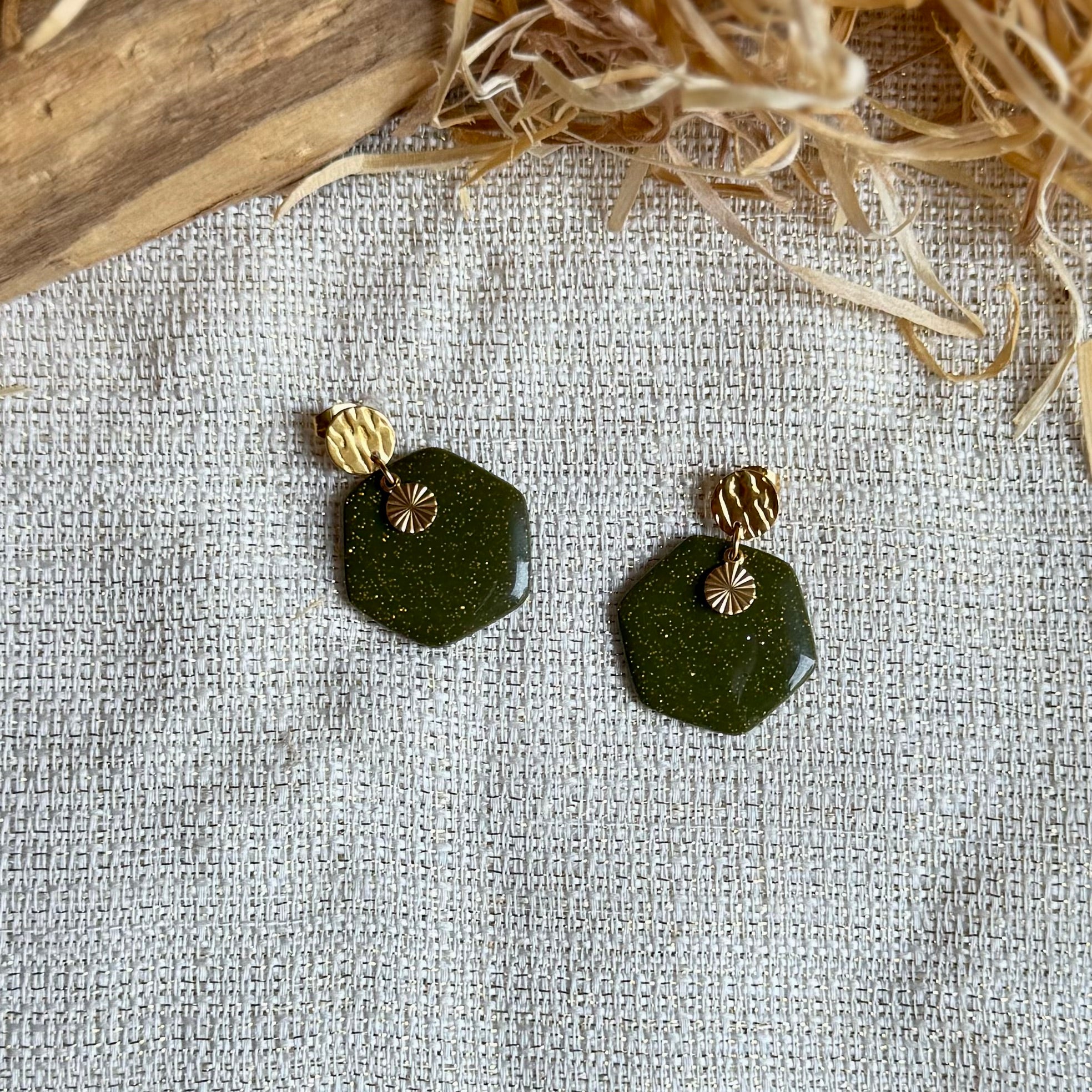 Boucles d'oreilles 'Oxa Dorée' — vue 3 — bijou artisanal Tipoïa Bijoux