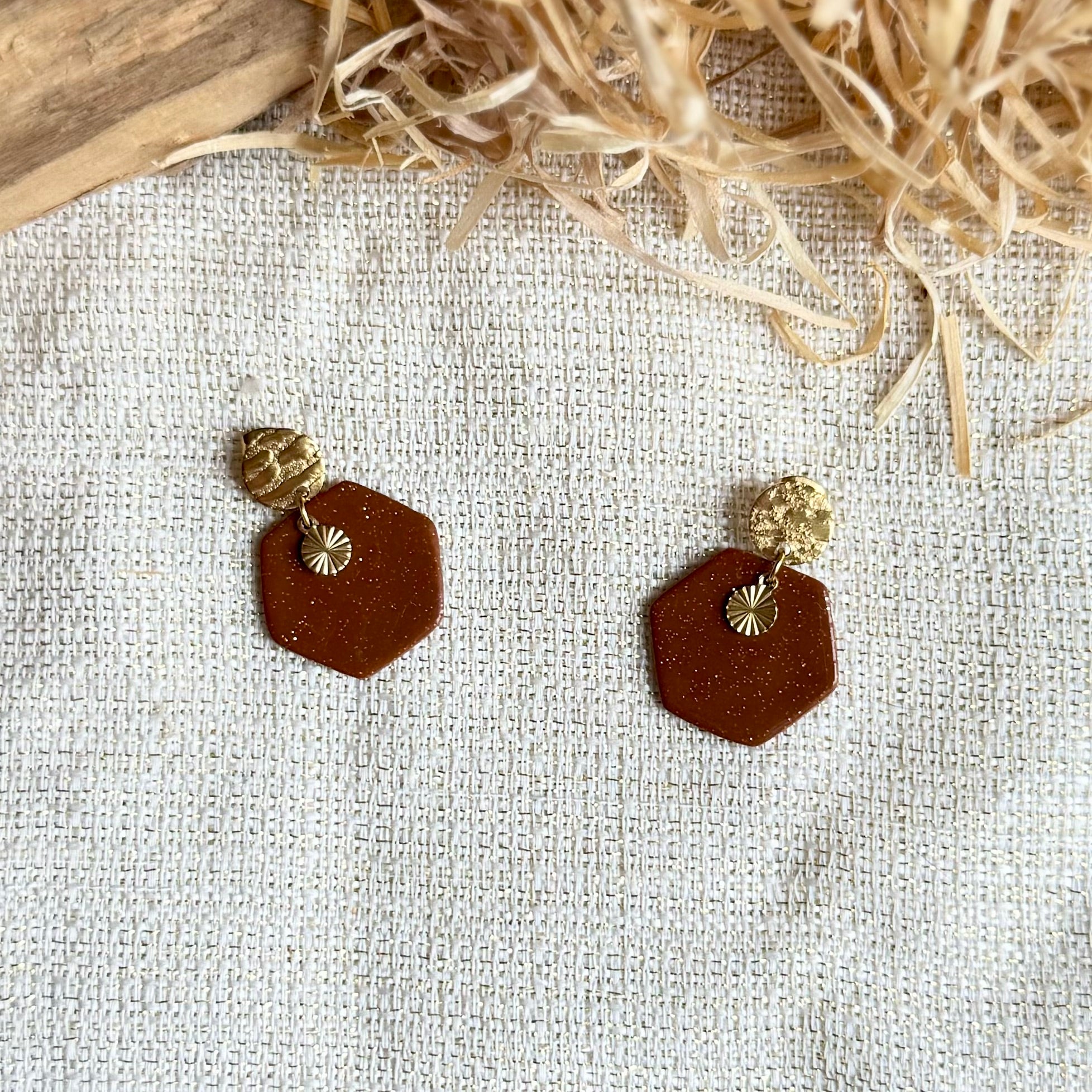 Boucles d'oreilles 'Oxa Dorée' — vue 4 — bijou artisanal Tipoïa Bijoux