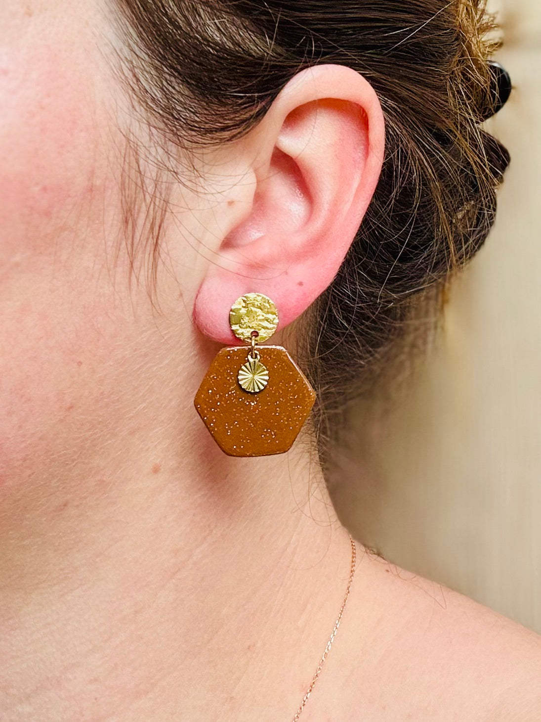 Boucles d'oreilles 'Oxa Dorée' — vue 5 — bijou artisanal Tipoïa Bijoux