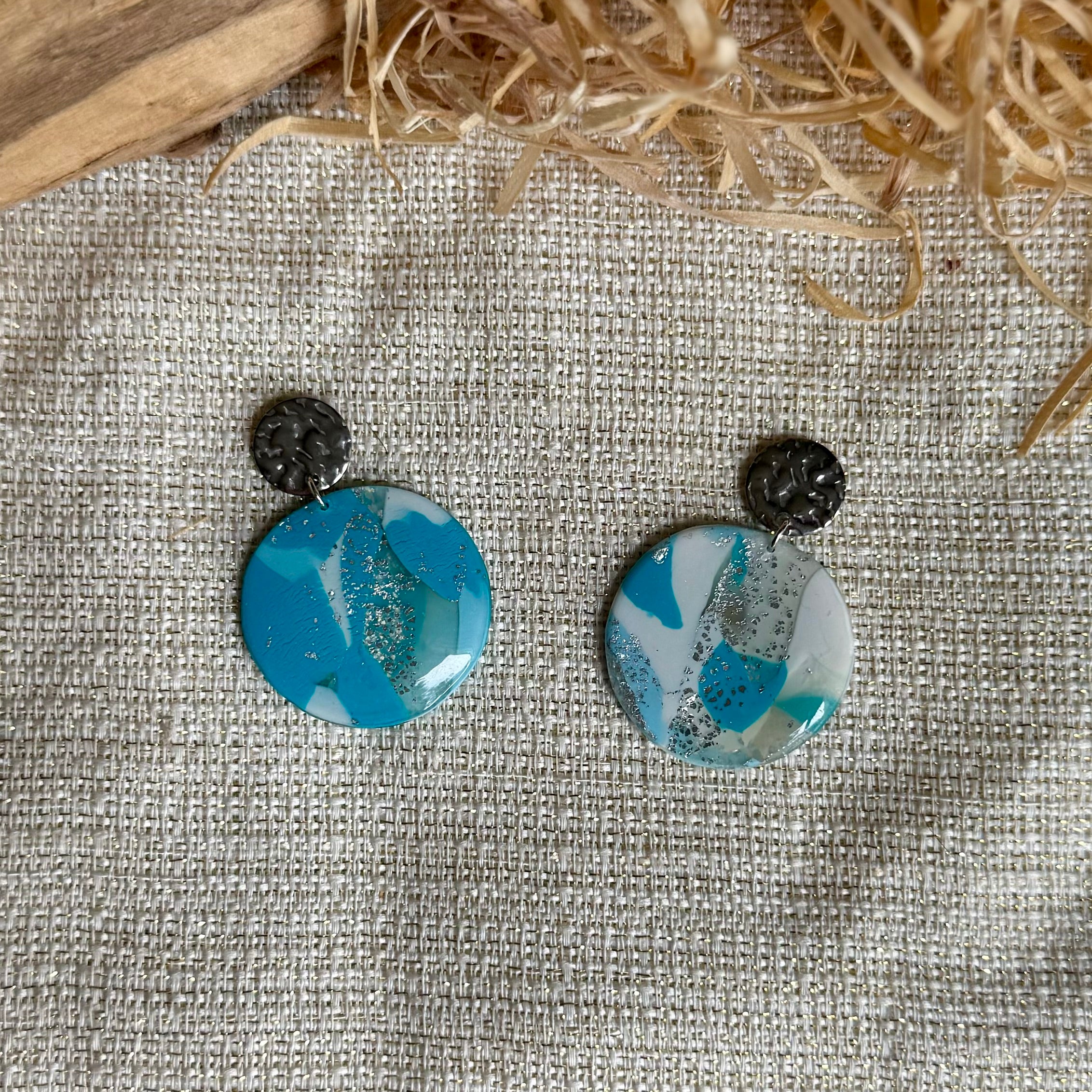 Boucles d'oreilles 'Runa Argenté' — vue 2 — bijou artisanal Tipoïa Bijoux