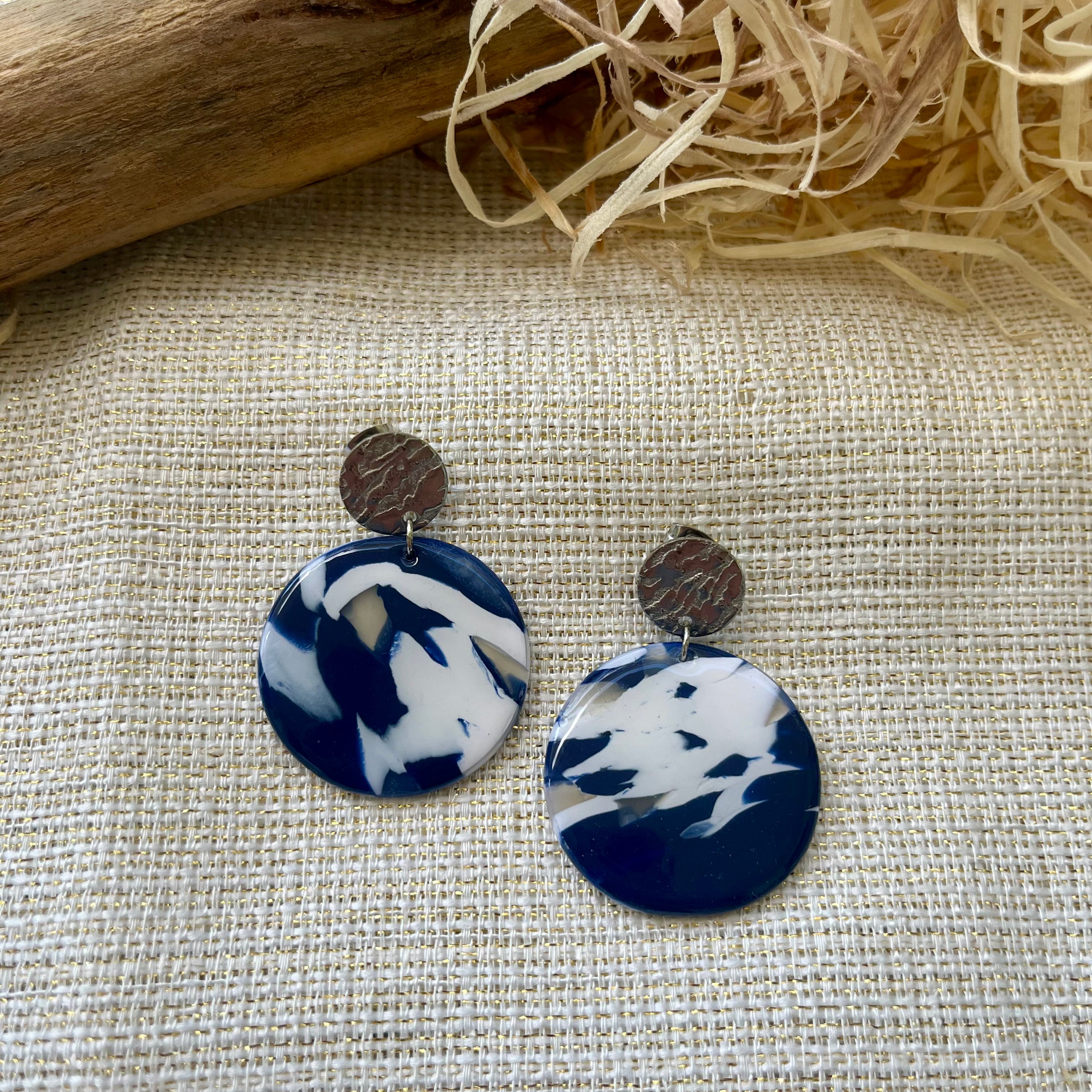 Boucles d'oreilles 'Runa Argenté' — vue 3 — bijou artisanal Tipoïa Bijoux