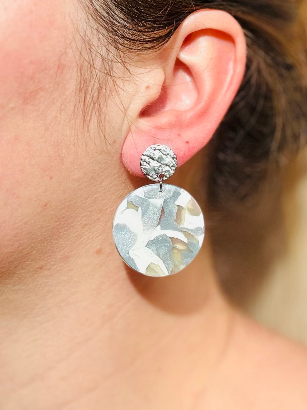 Boucles d'oreilles 'Runa Argenté' — vue 4 — bijou artisanal Tipoïa Bijoux