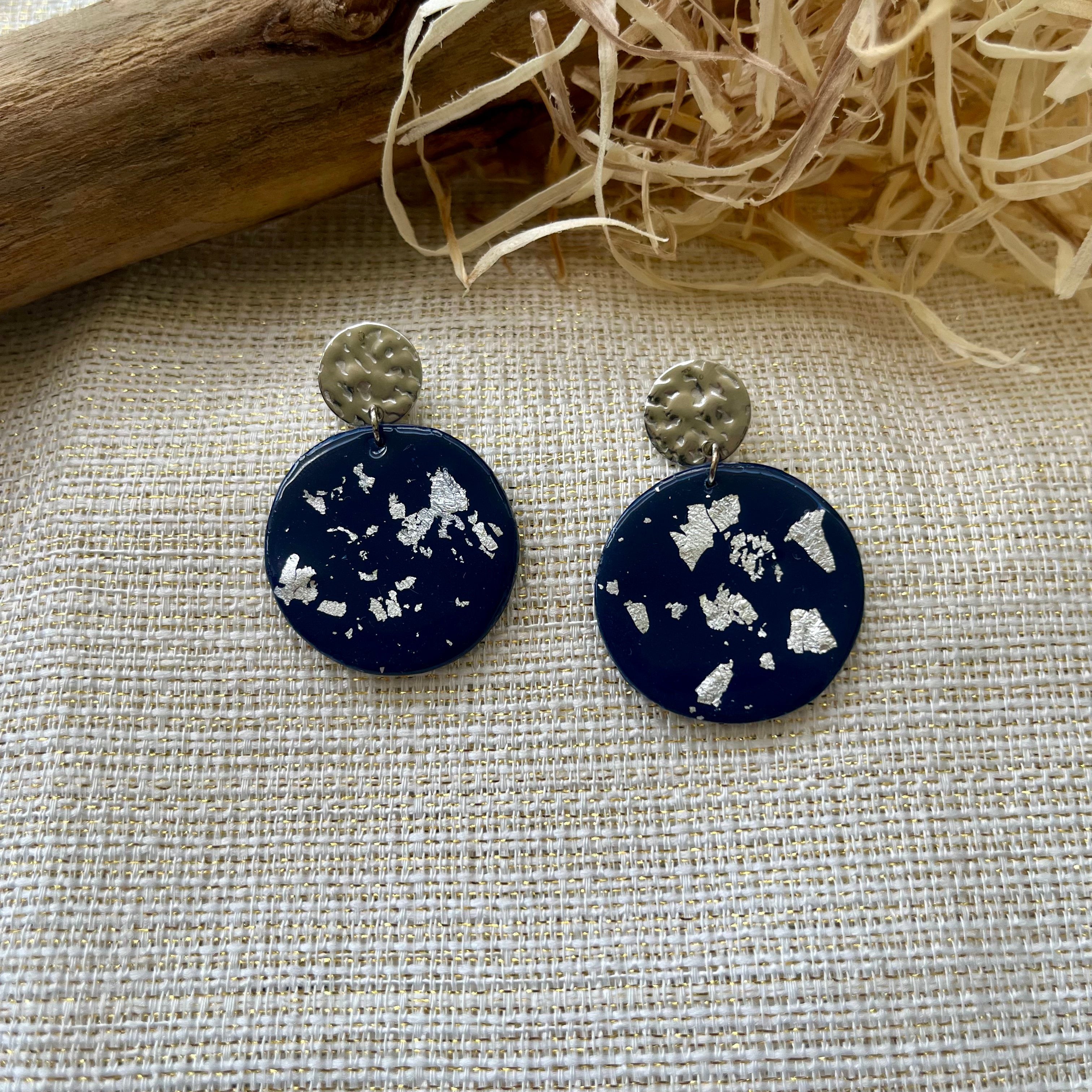 Boucles d'oreilles 'Runa Argenté' — vue 5 — bijou artisanal Tipoïa Bijoux
