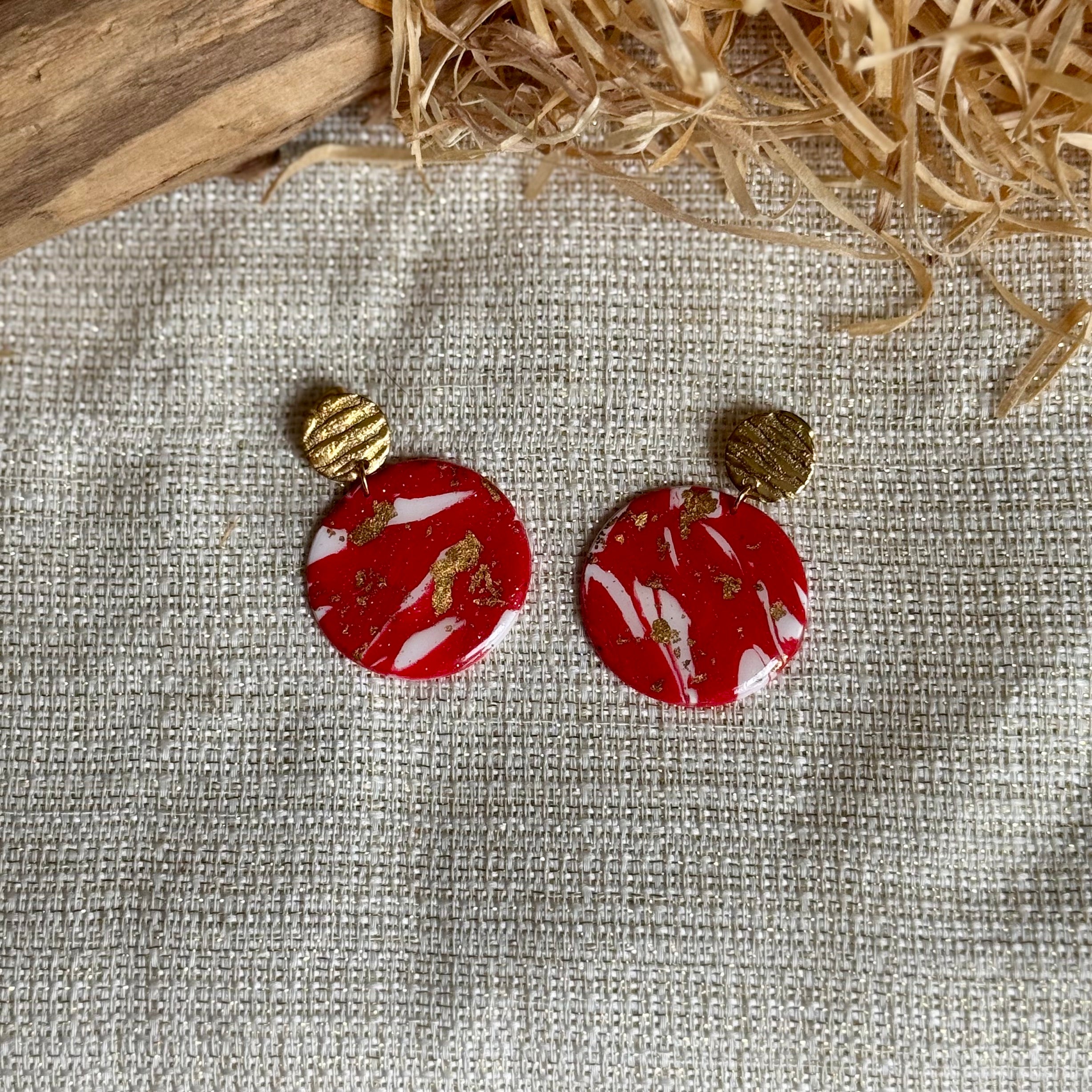 Boucles d'oreilles 'Runa Dorée' — vue 3 — bijou artisanal Tipoïa Bijoux