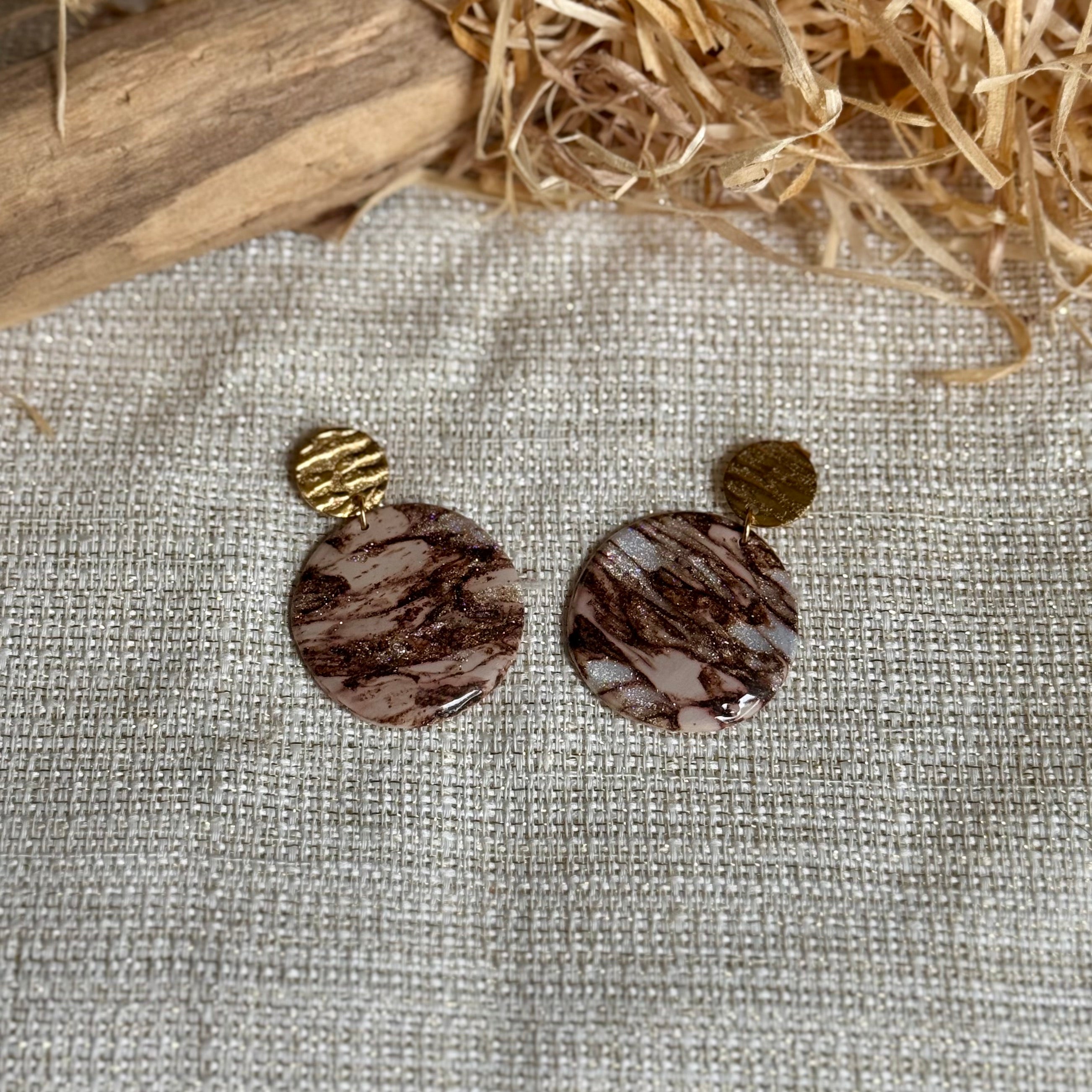 Boucles d'oreilles 'Runa Dorée' — vue 6 — bijou artisanal Tipoïa Bijoux