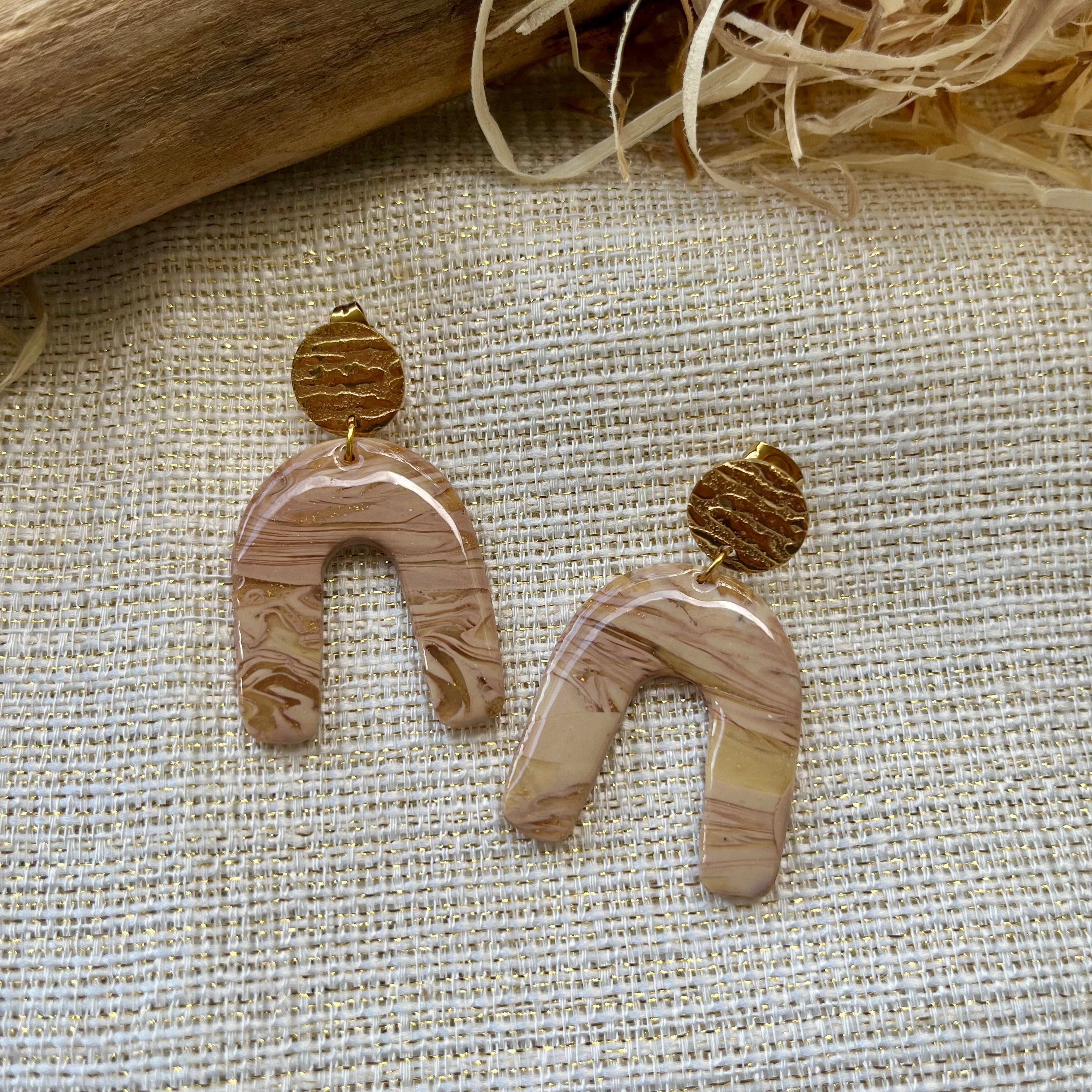 Boucles d'oreilles 'Taya Dorée' — vue 3 — bijou artisanal Tipoïa Bijoux