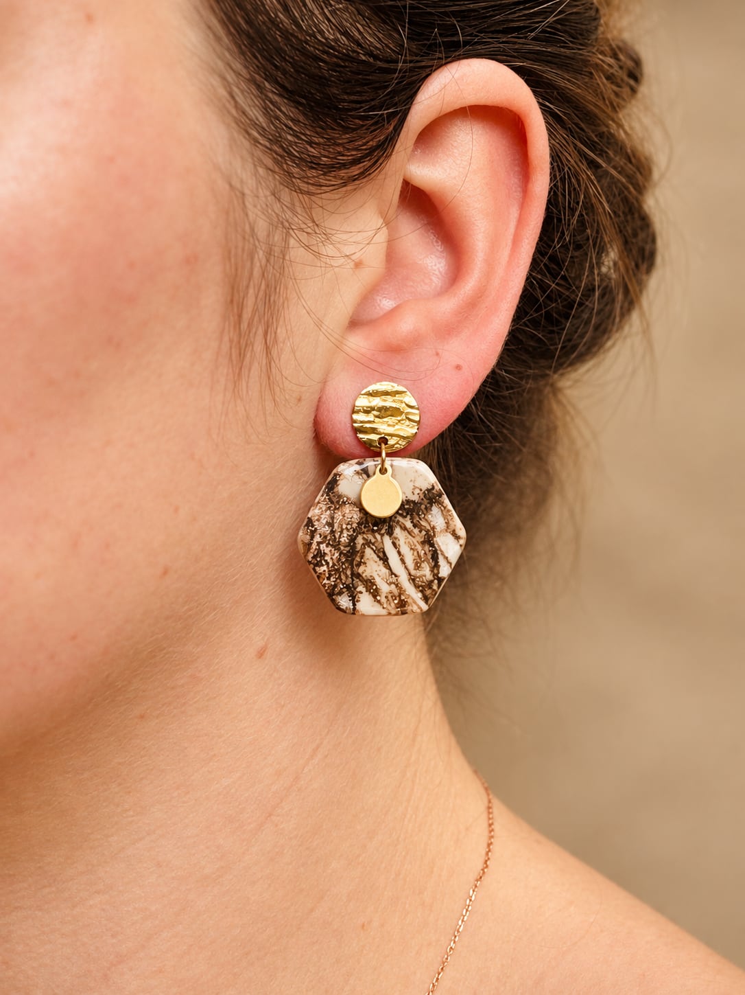Boucles d'oreilles 'Oxa Dorée' - vue 7 - bijou artisanal Tipoïa Bijoux