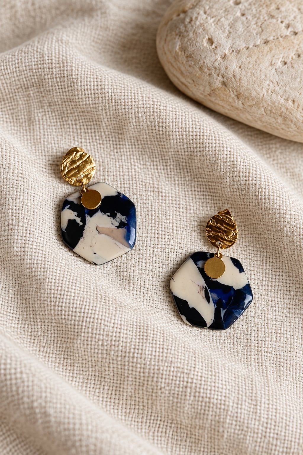 Boucles d'oreilles 'Oxa Dorée' - vue 8 - bijou artisanal Tipoïa Bijoux