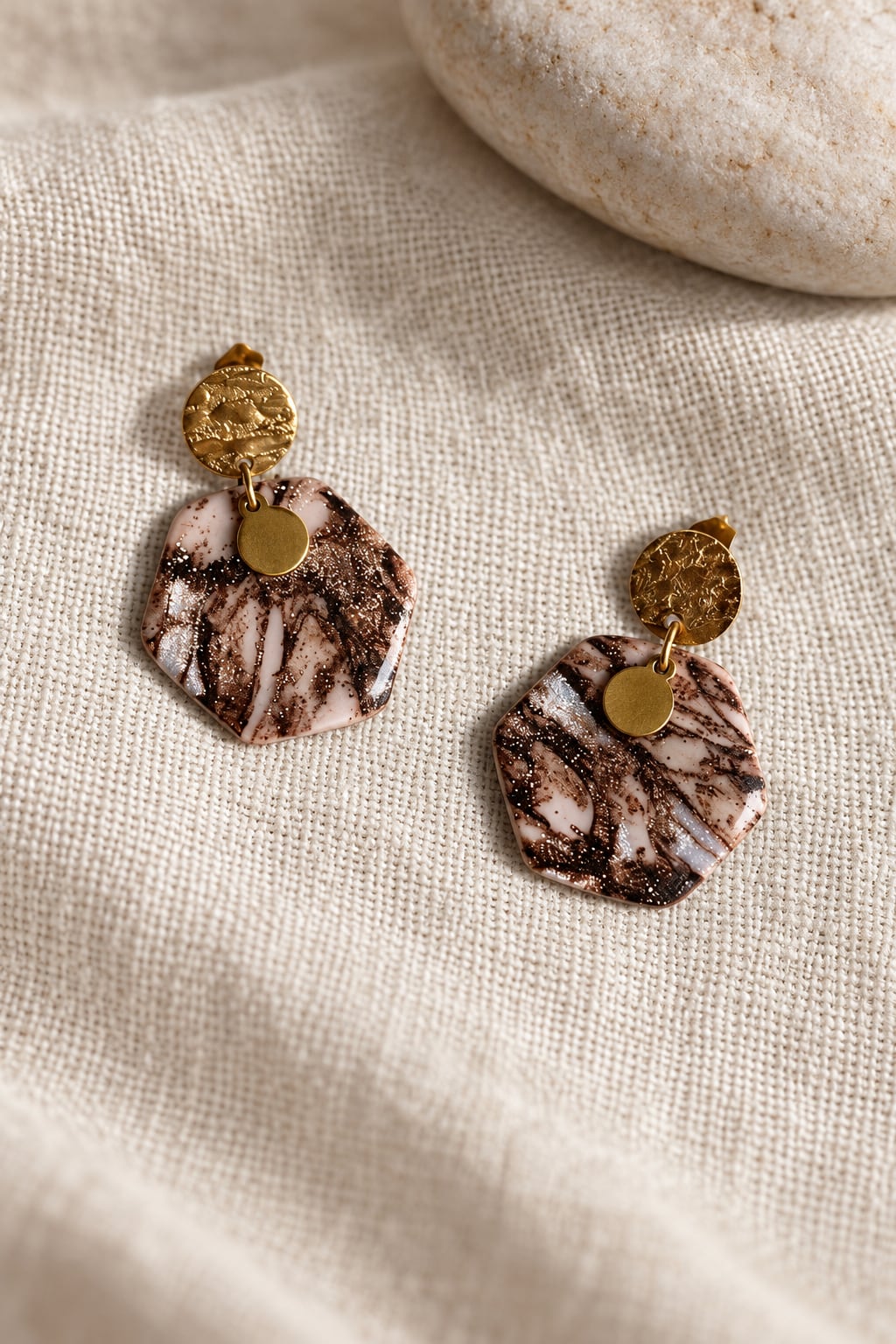Boucles d'oreilles 'Oxa Dorée' - vue 9 - bijou artisanal Tipoïa Bijoux