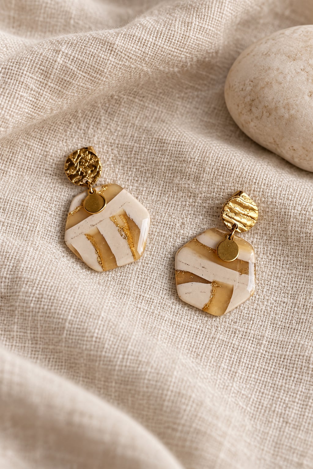Boucles d'oreilles 'Oxa Dorée' - vue 10 - bijou artisanal Tipoïa Bijoux