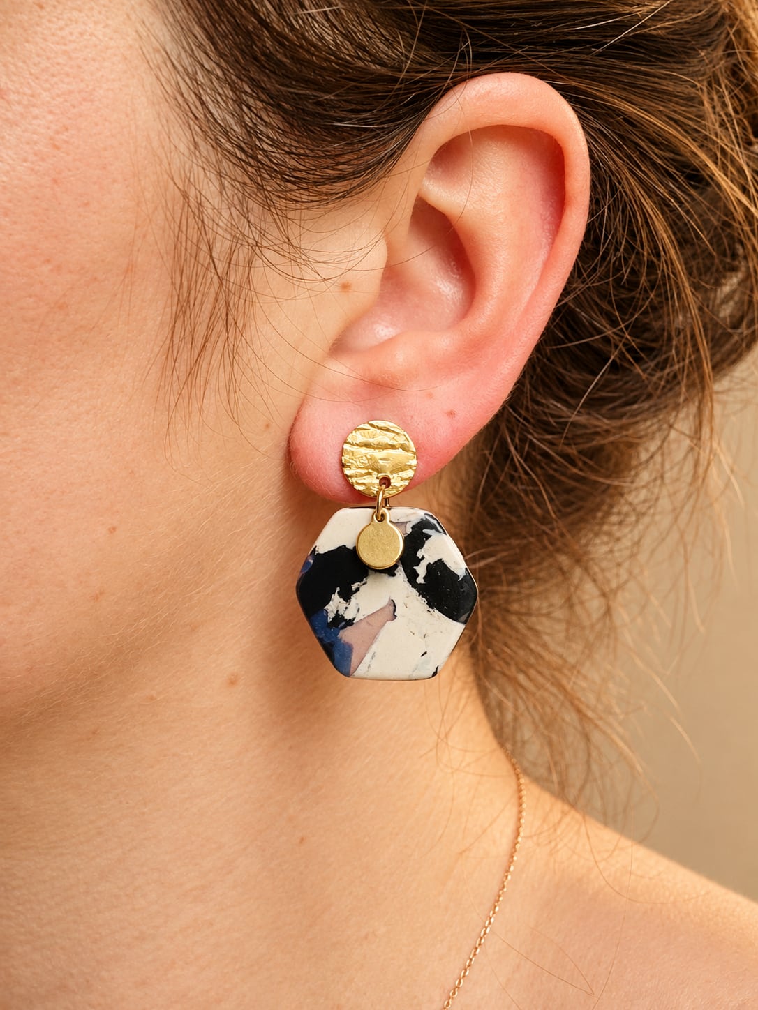 Boucles d'oreilles 'Oxa Dorée' - vue 11 - bijou artisanal Tipoïa Bijoux