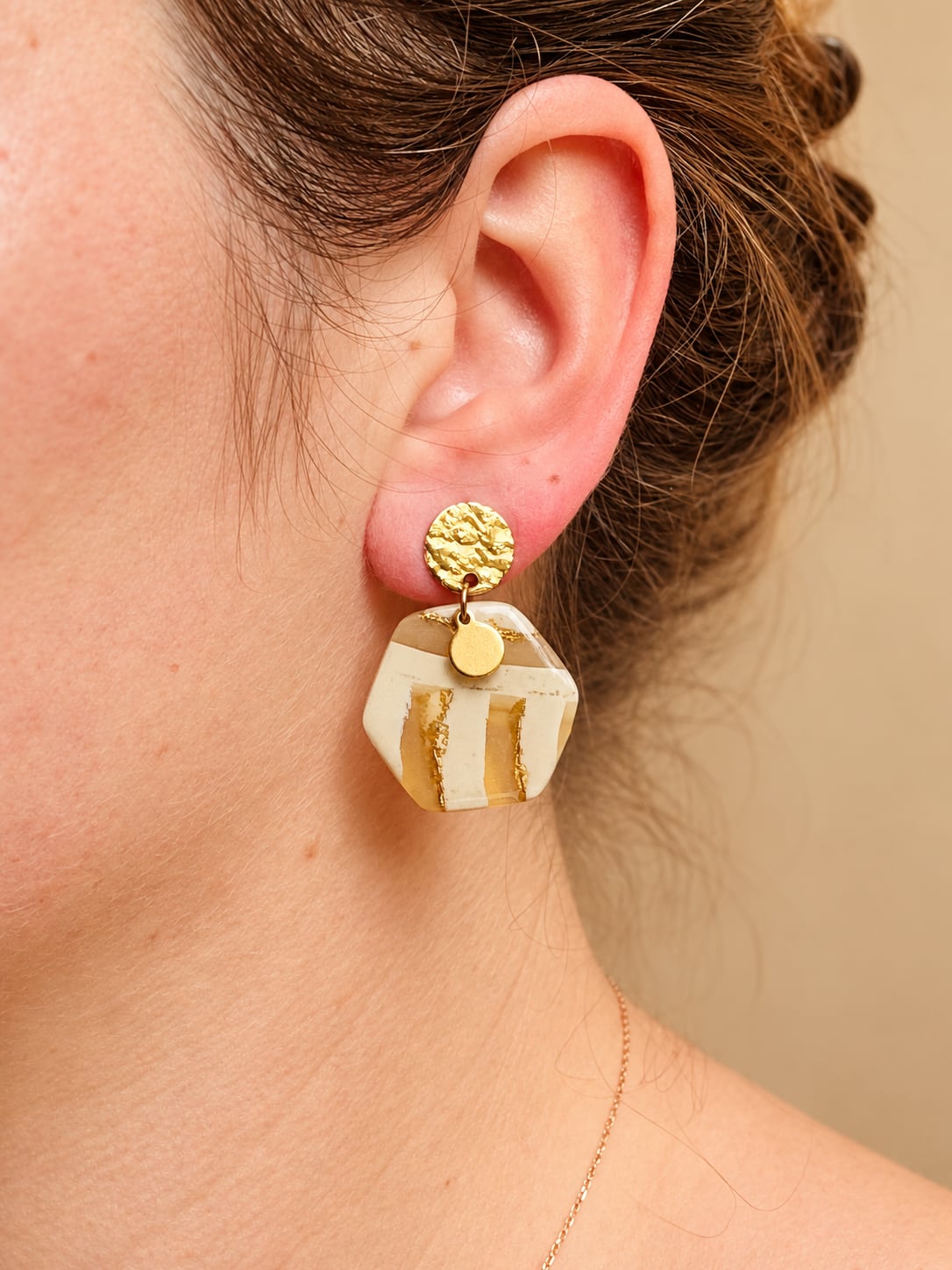 Boucles d'oreilles 'Oxa Dorée' - vue 12 - bijou artisanal Tipoïa Bijoux