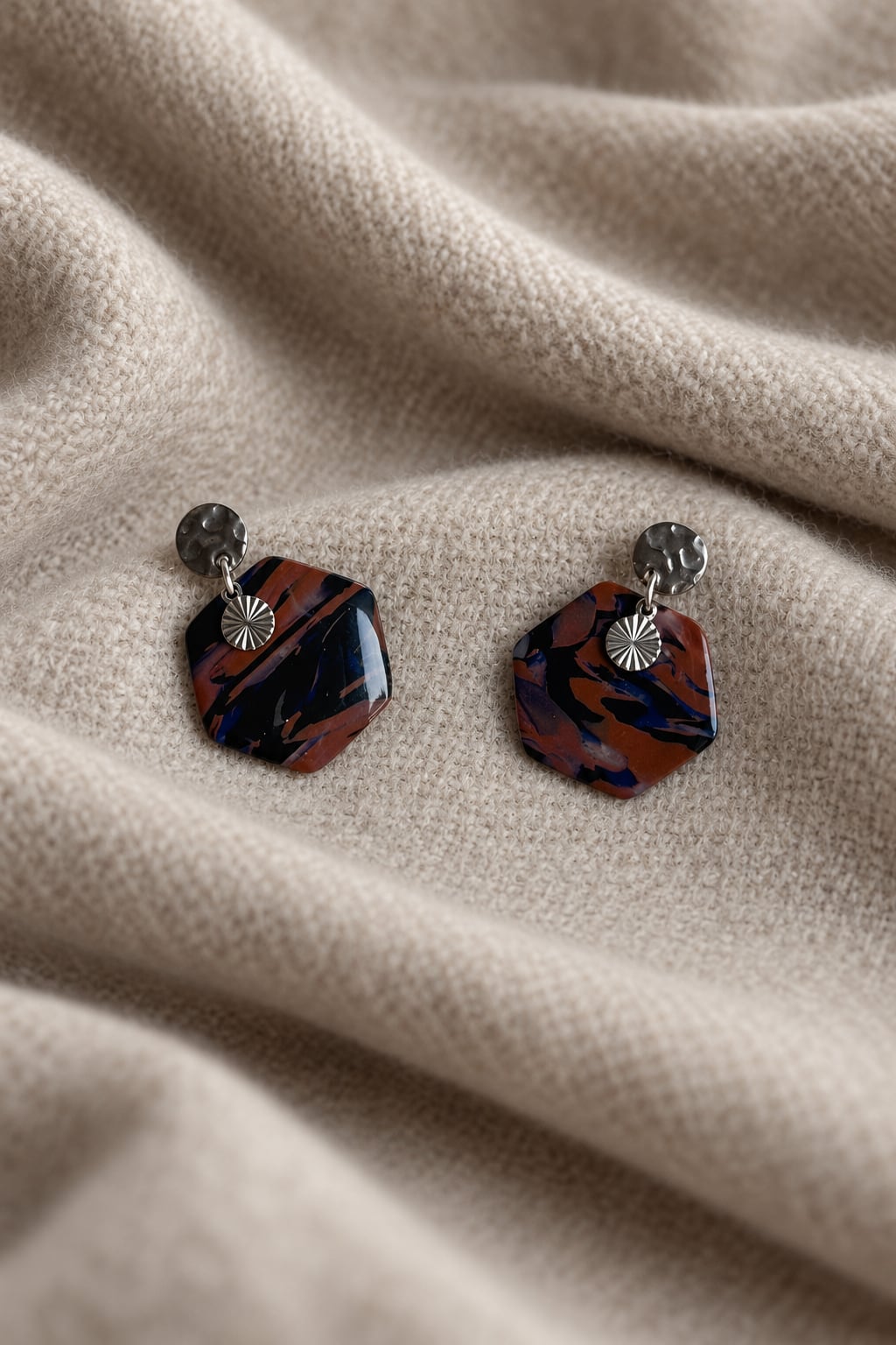 Boucles d'oreilles 'Oxa Argenté' - vue 6 - bijou artisanal Tipoïa Bijoux