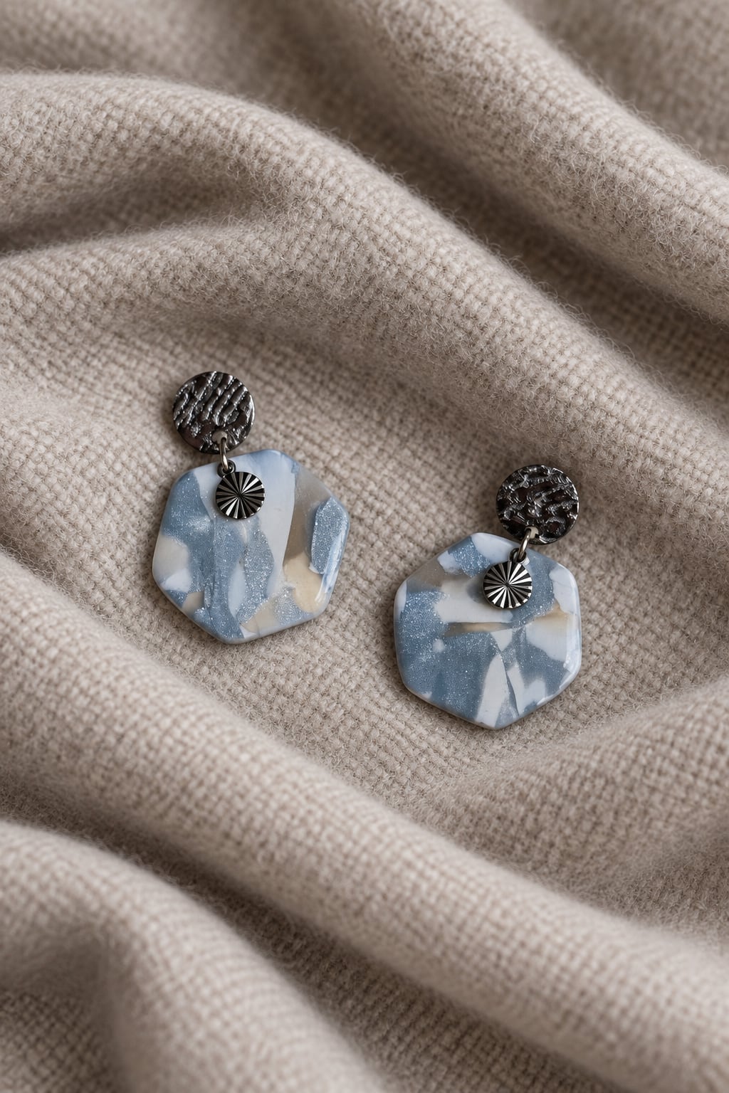 Boucles d'oreilles 'Oxa Argenté' - vue 10 - bijou artisanal Tipoïa Bijoux