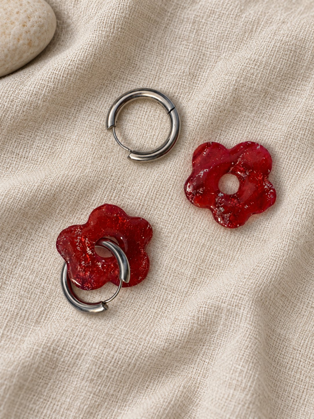 Créoles fleur rouge - bijou artisanal Tipoïa Bijoux