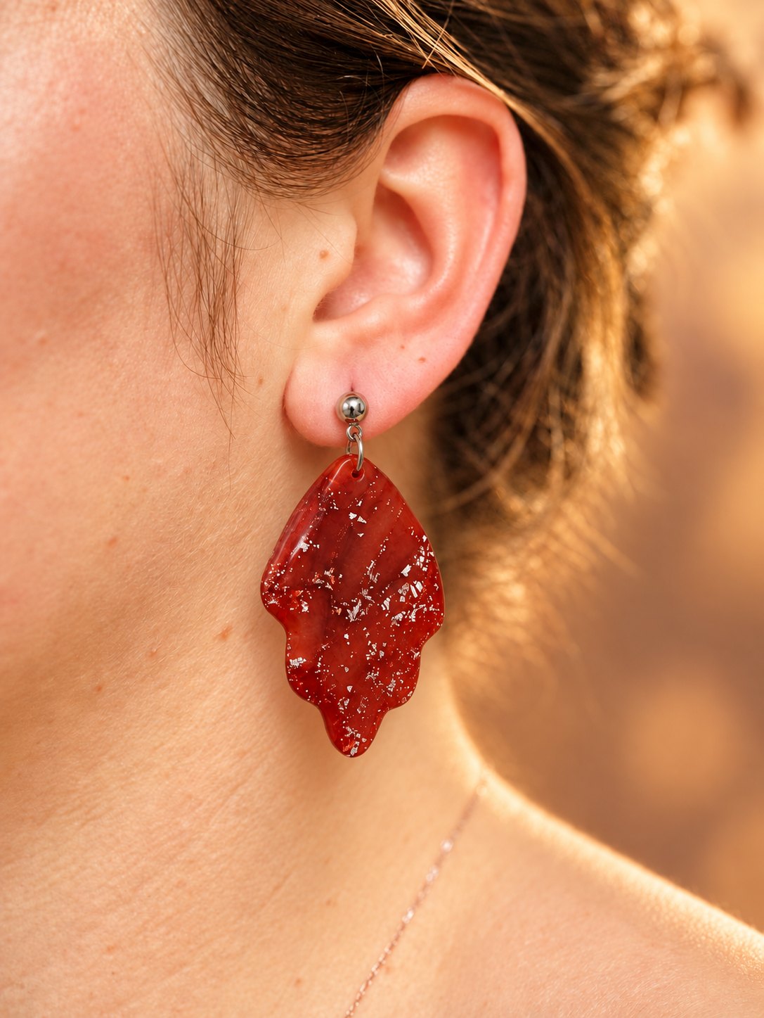 Boucles d'oreilles feuille - vue 4 - bijou artisanal Tipoïa Bijoux