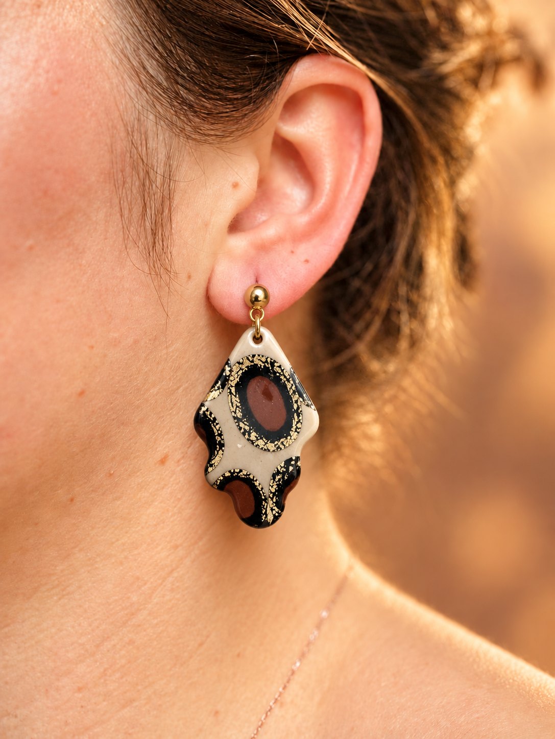 Boucles d'oreilles motif léopard - vue 2 - bijou artisanal Tipoïa Bijoux
