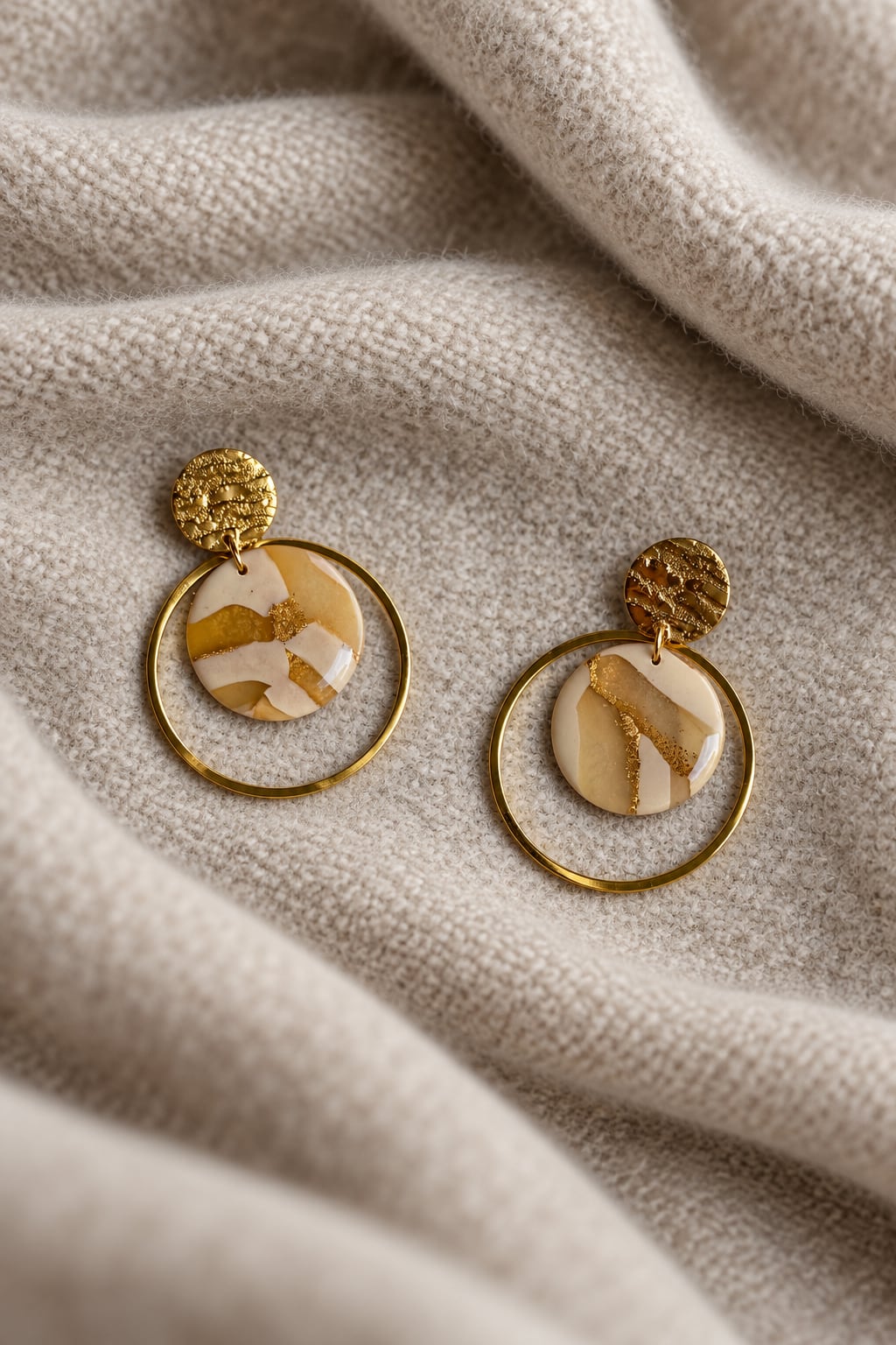 Boucles d'oreilles 'Loya Dorée' - vue 3 - bijou artisanal Tipoïa Bijoux