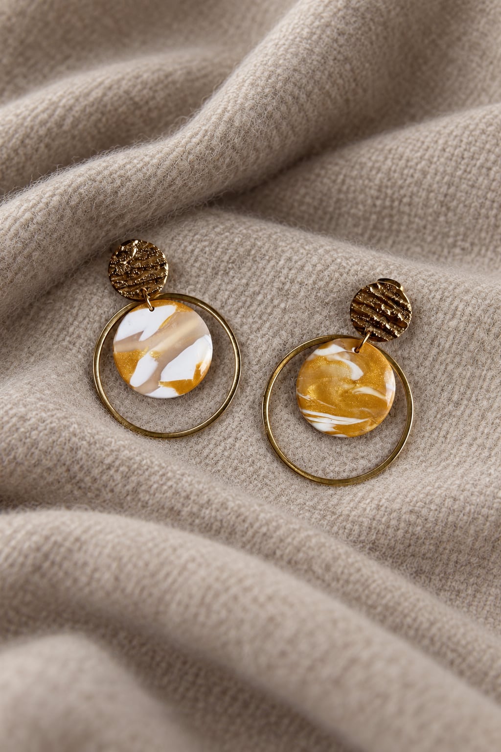 Boucles d'oreilles 'Loya Dorée' - vue 5 - bijou artisanal Tipoïa Bijoux
