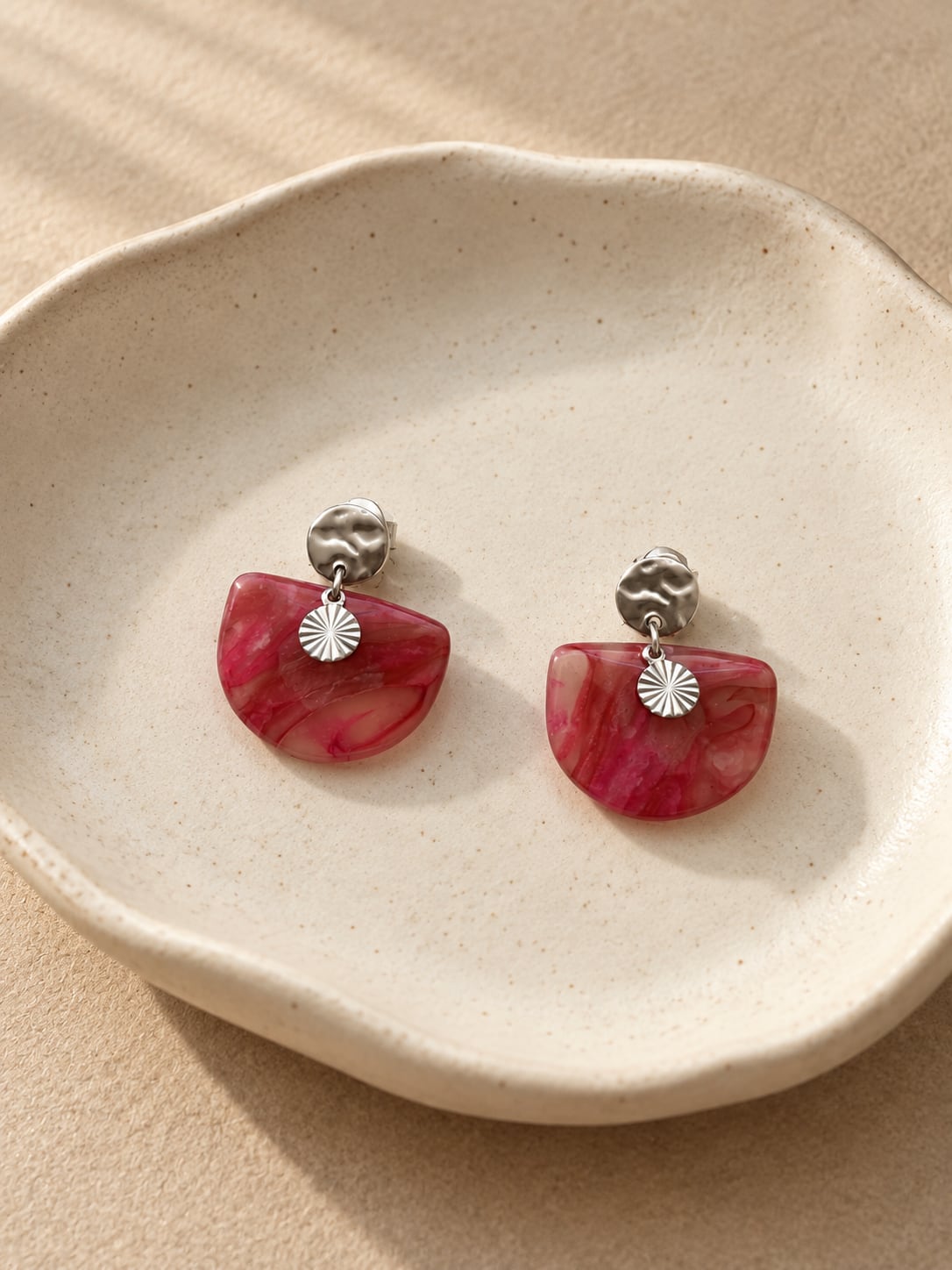 Boucles d'oreilles 'Nira Argenté' - vue 9 - bijou artisanal Tipoïa Bijoux