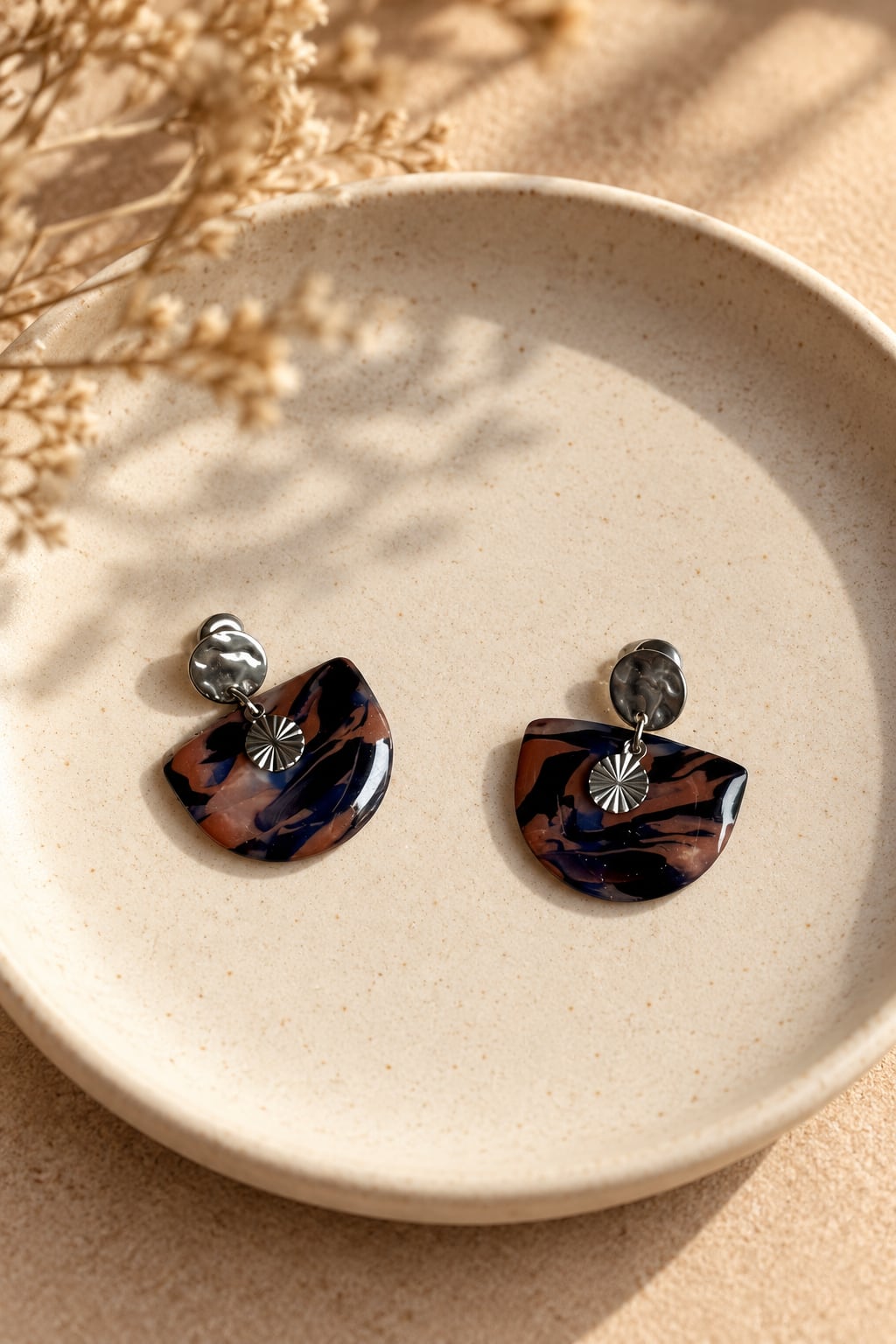Boucles d'oreilles 'Nira Argenté' - vue 10 - bijou artisanal Tipoïa Bijoux