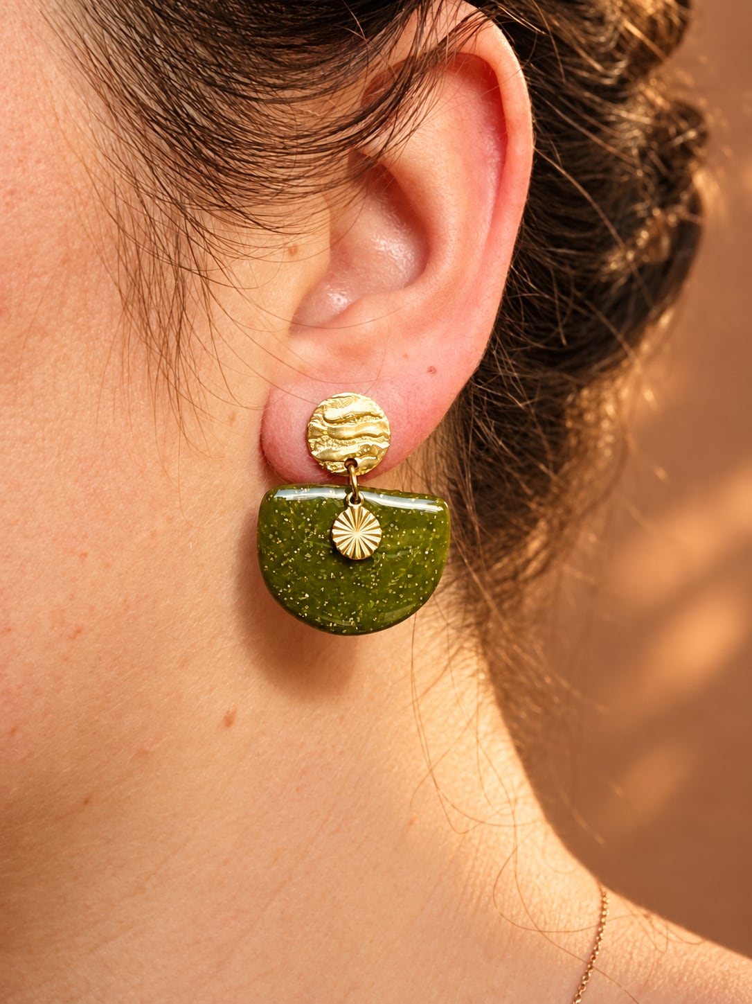 Boucles d'oreilles 'Nira Dorée' - vue 9 - bijou artisanal Tipoïa Bijoux