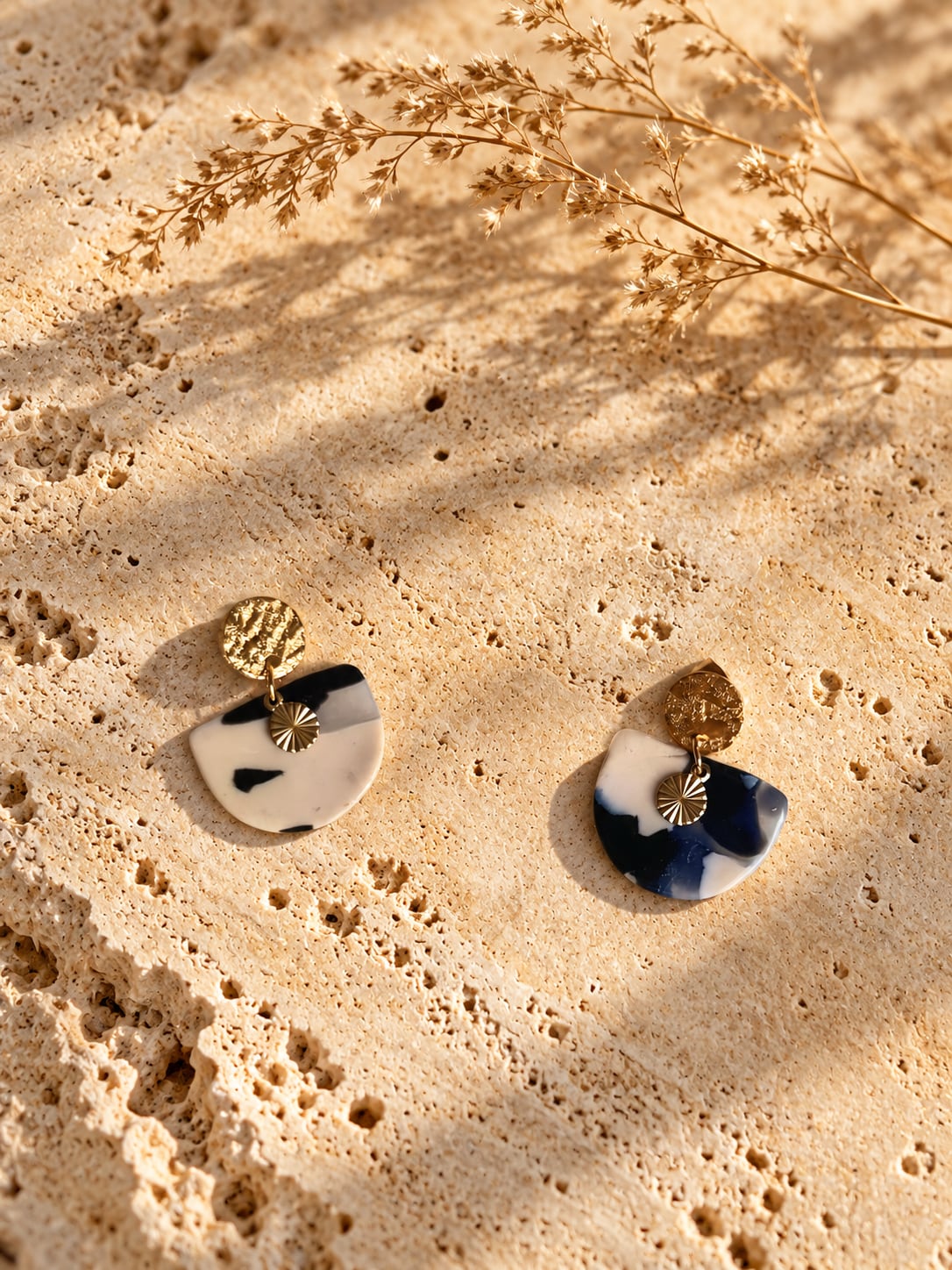 Boucles d'oreilles 'Nira Dorée' - vue 3 - bijou artisanal Tipoïa Bijoux