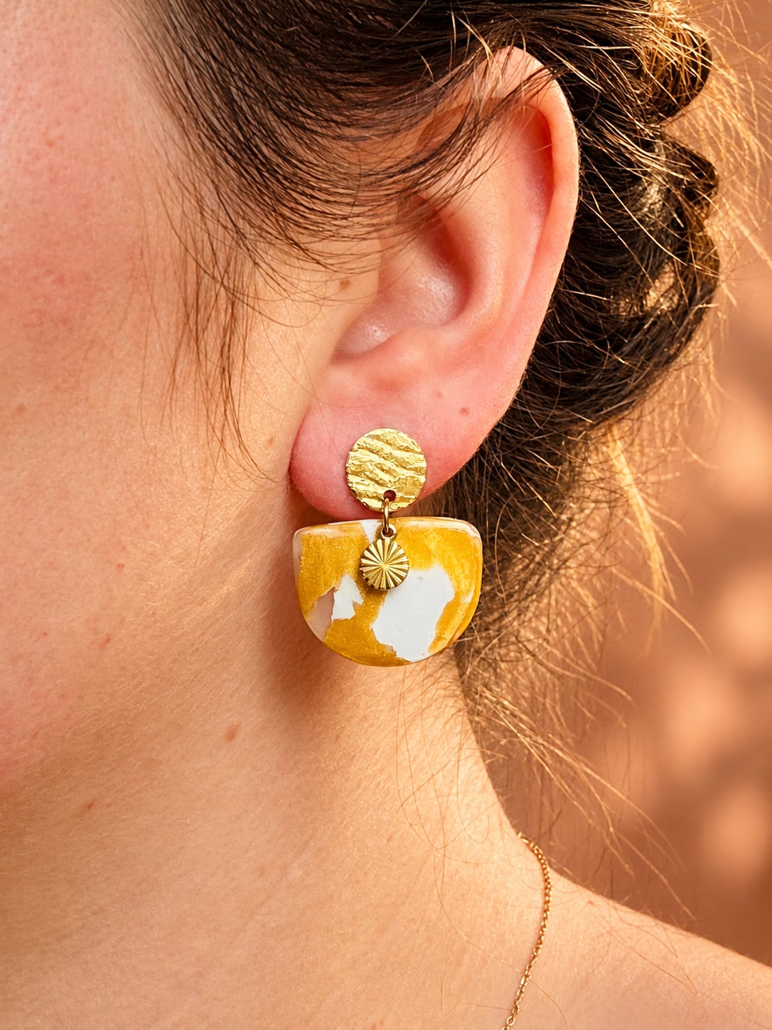 Boucles d'oreilles 'Nira Dorée' - vue 5 - bijou artisanal Tipoïa Bijoux