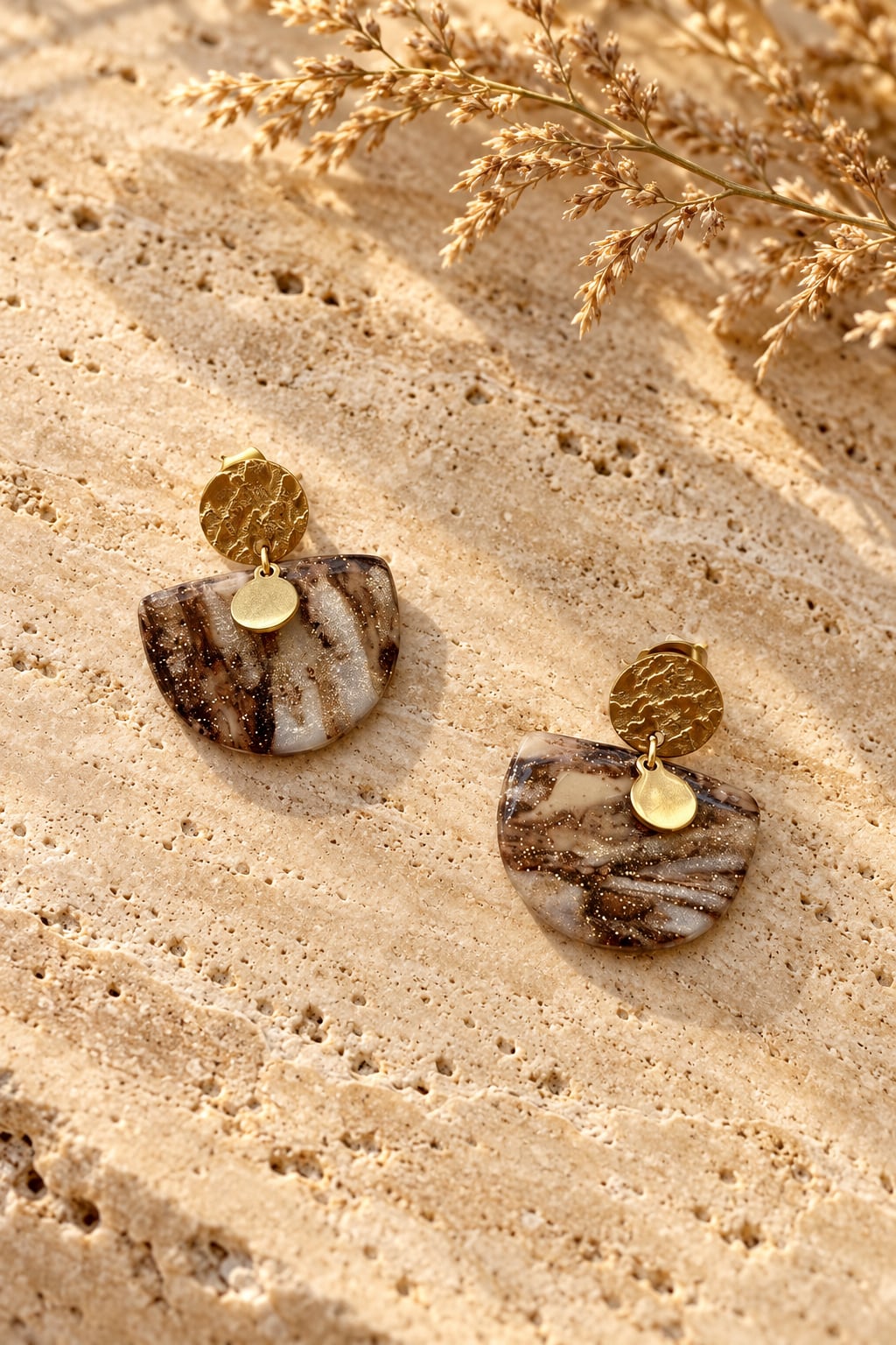 Boucles d'oreilles 'Nira Dorée' - vue 7 - bijou artisanal Tipoïa Bijoux