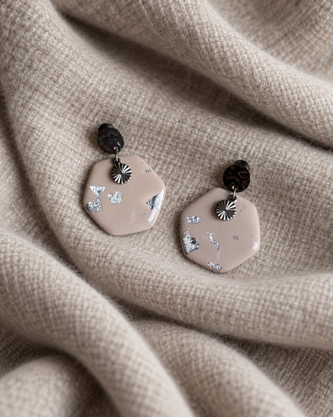 Boucles d'oreilles 'Oxa Argenté' - vue 3 - bijou artisanal Tipoïa Bijoux