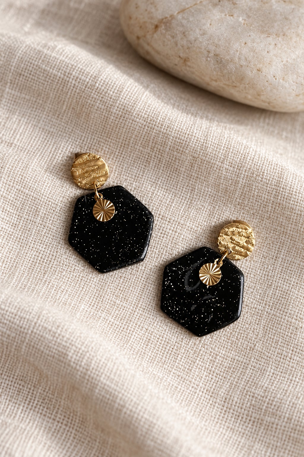 Boucles d'oreilles 'Oxa Dorée' - vue 2 - bijou artisanal Tipoïa Bijoux