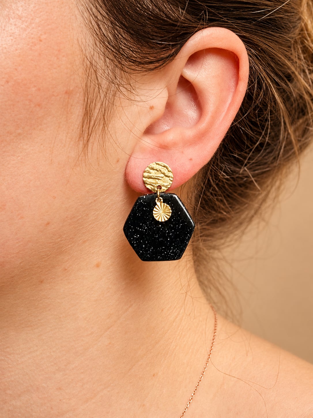 Boucles d'oreilles 'Oxa Dorée' - vue 6 - bijou artisanal Tipoïa Bijoux