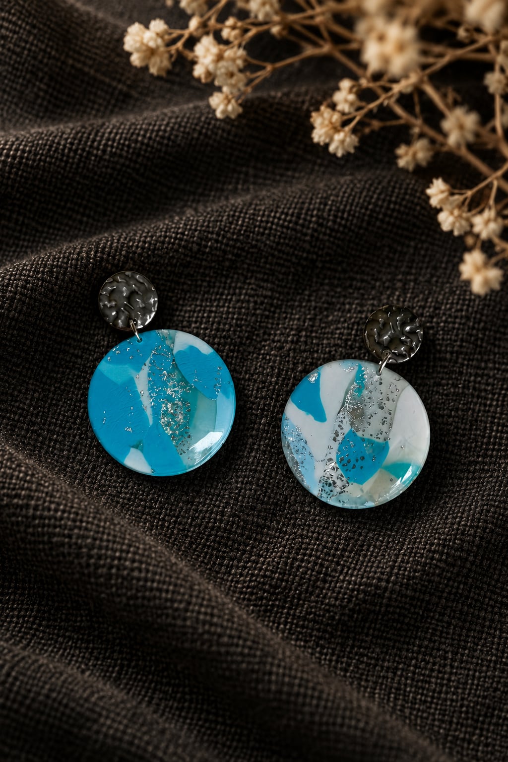 Boucles d'oreilles 'Runa Argenté' - vue 2 - bijou artisanal Tipoïa Bijoux