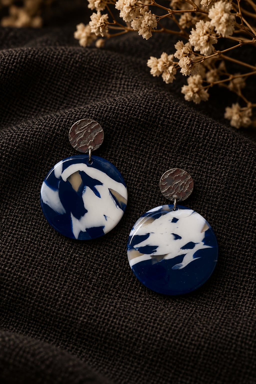 Boucles d'oreilles 'Runa Argenté' - vue 3 - bijou artisanal Tipoïa Bijoux