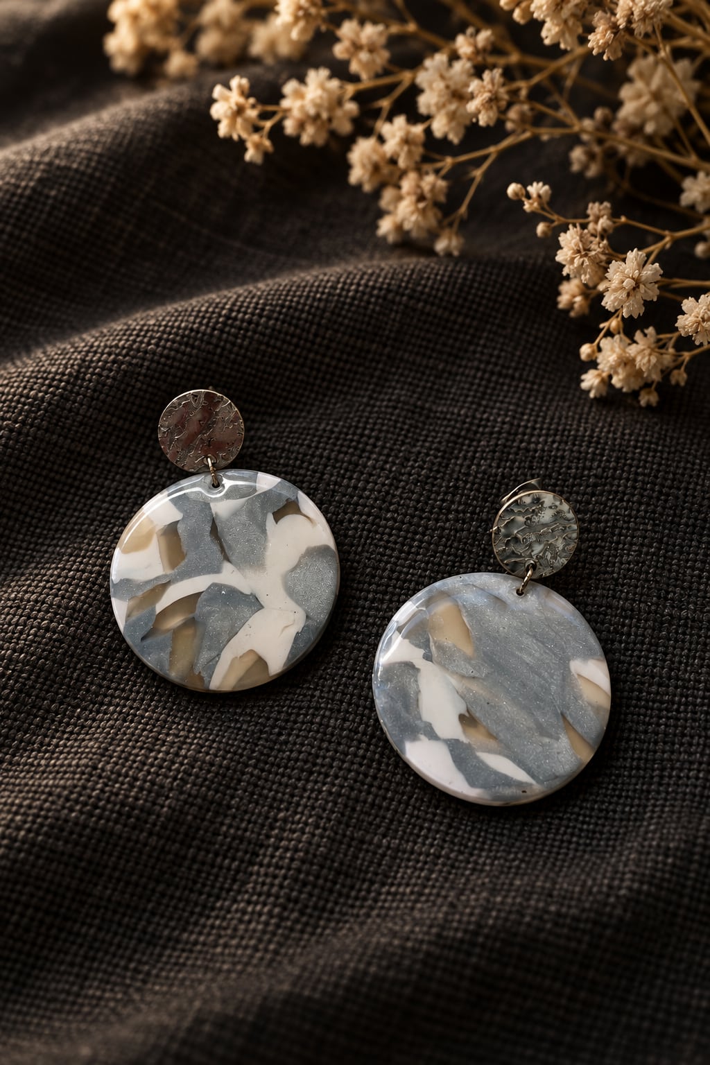 Boucles d'oreilles 'Runa Argenté' - vue 6 - bijou artisanal Tipoïa Bijoux